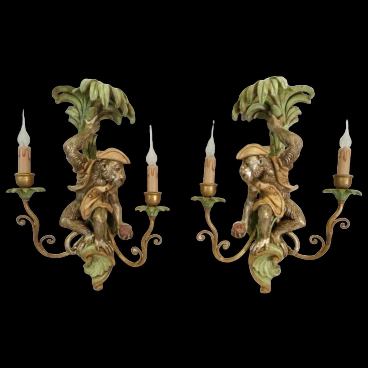 Decorative Crafts Italian Regency Style Carved Wood Monkey Palm Tree Sconces -2 In Good Condition For Sale In Kennesaw, GA
