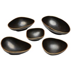 Coupes décoratives, PEBBLES, bronze et or par REDA AMALOU DESIGN