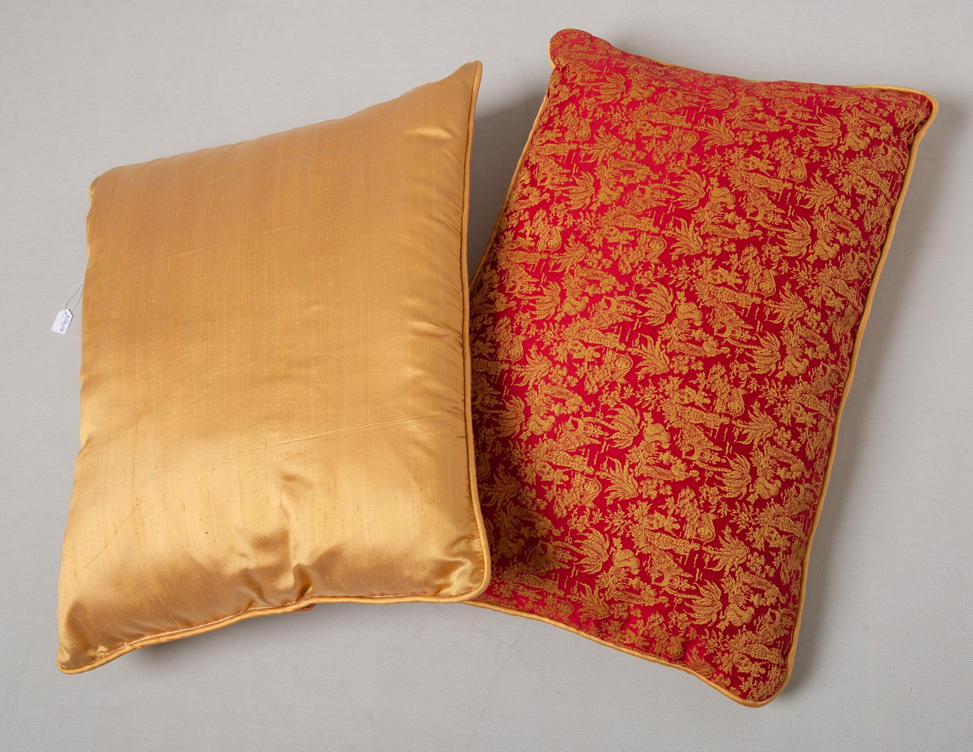 Other Only One Decorative Red  Pillow For Sale