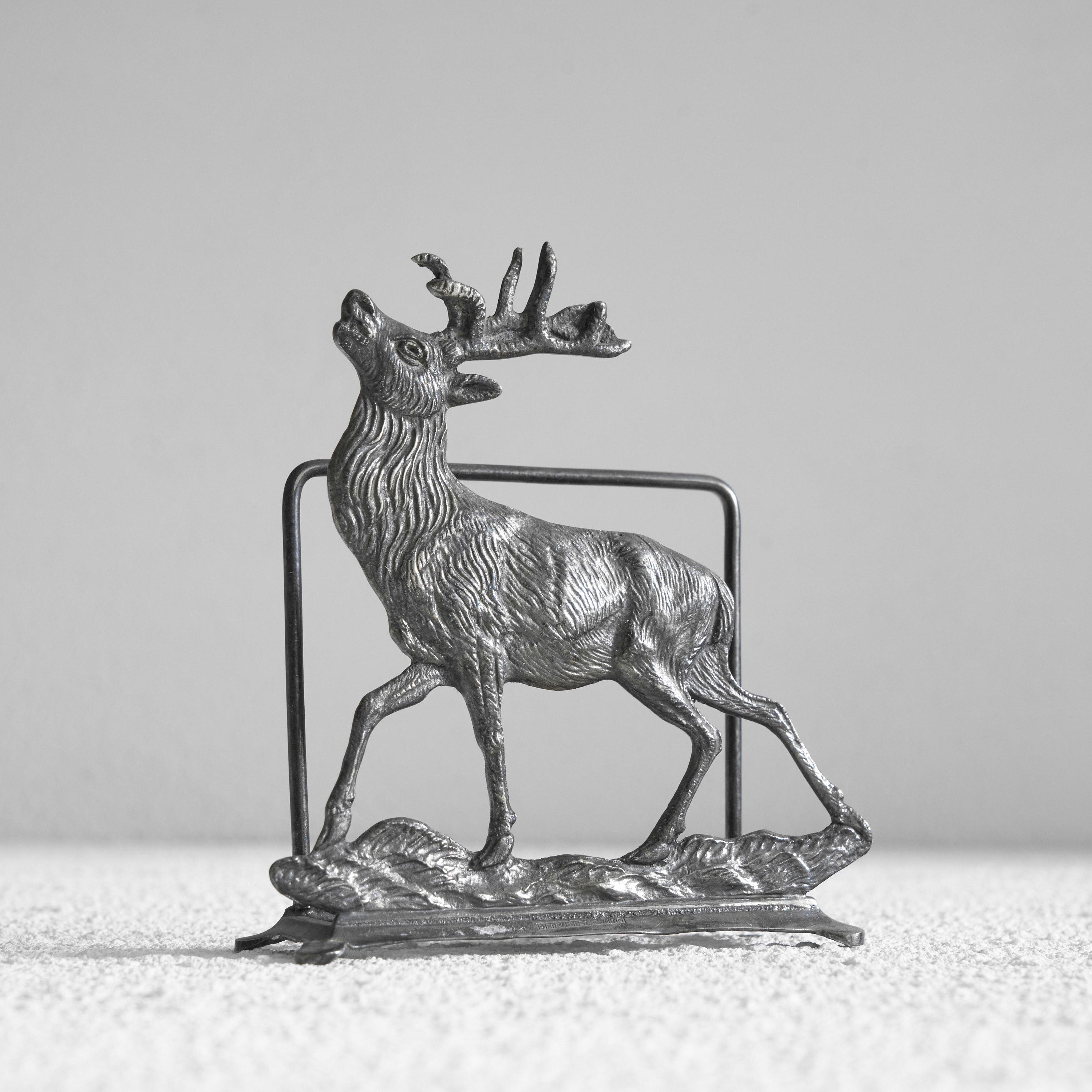 Decorative 'Deer' Napkin Holder. Netherlands, early 20th century.

Very stylish and decorative napkin holder with a deer at the front. A very elegant and timeless piece which suits many interior styles. A fun piece for use on your breakfast table