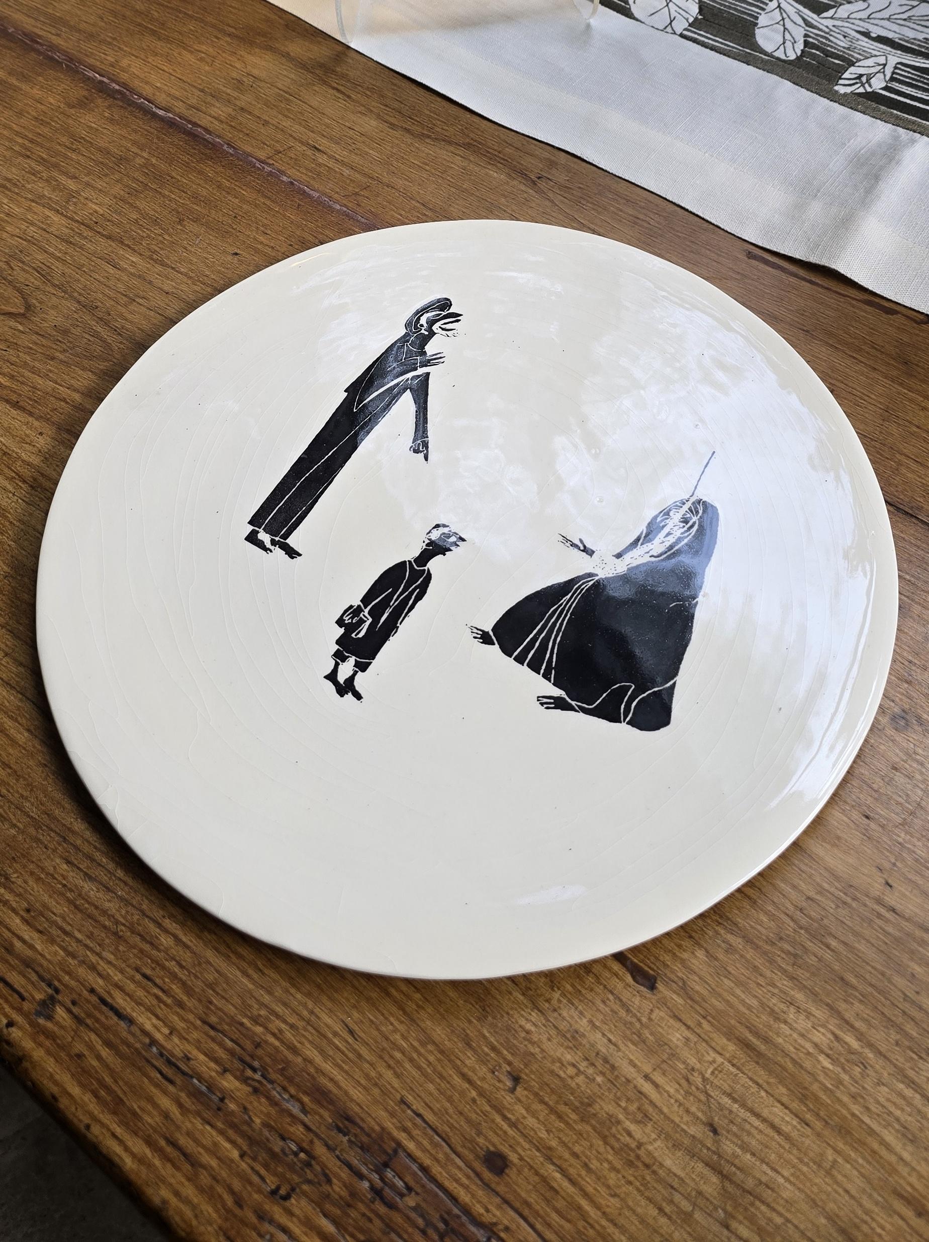 Discover the MEDINA Collection, an exclusive series of 10 presentation plates with a 30 cm diameter, where each design tells a story inspired by traditional Tunisian folklore. Signed by the artist Meriem Bouderbala, this unique collection seamlessly