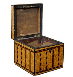 Caja decorativa con incrustaciones de abedul rebabas de principios del siglo XX