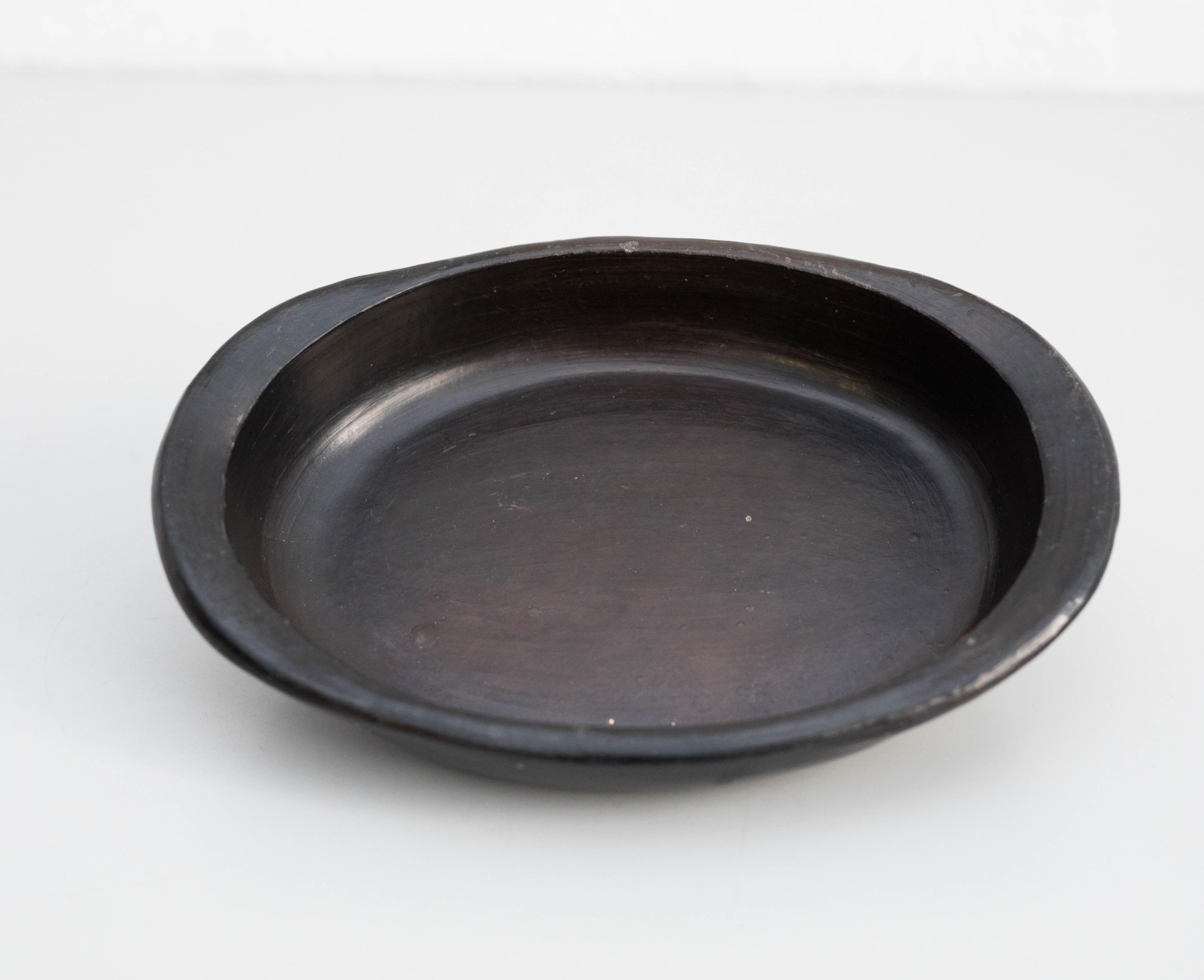 Bandeja decorativa de barro, hacia 1950 en venta 1