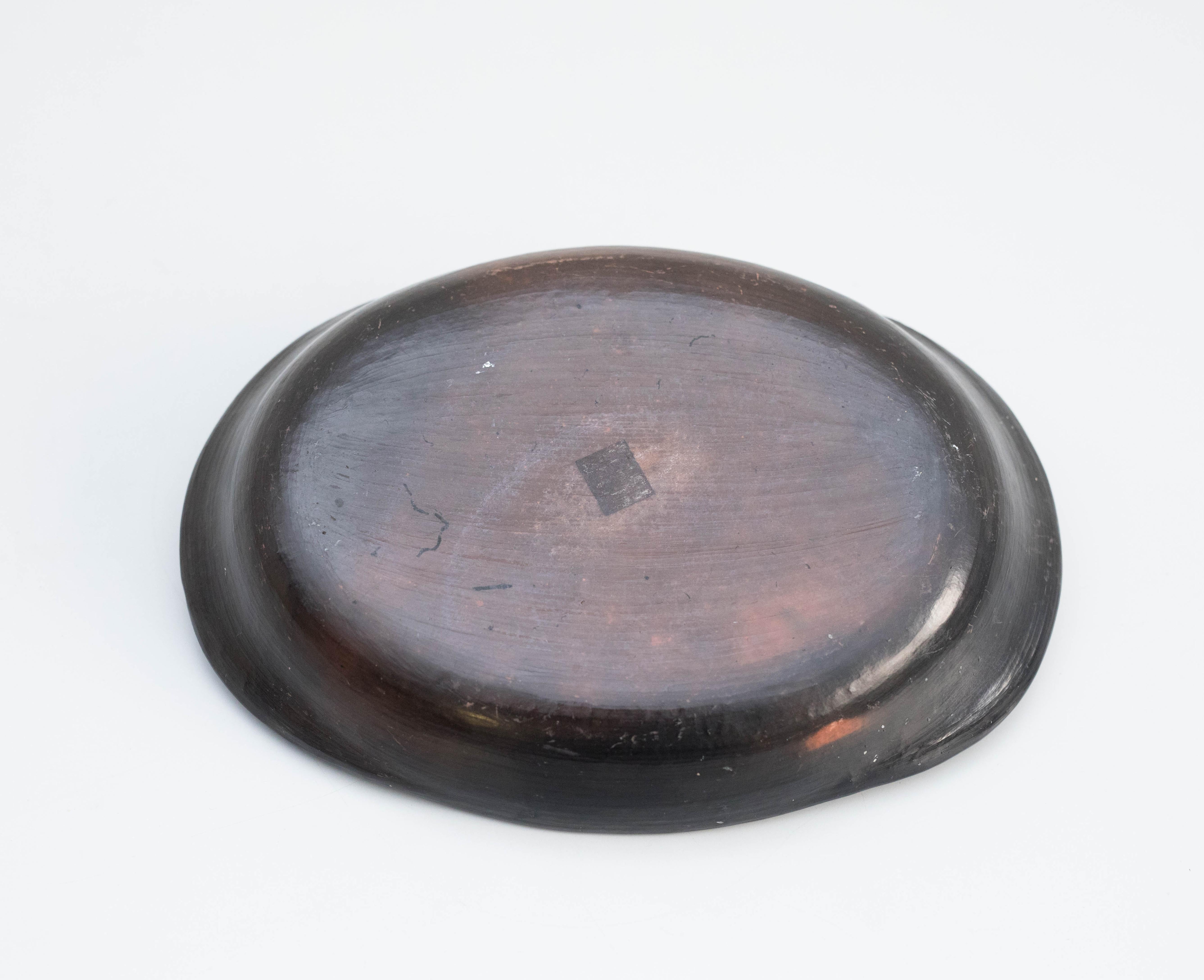 Bandeja decorativa de barro, hacia 1950 en venta 2