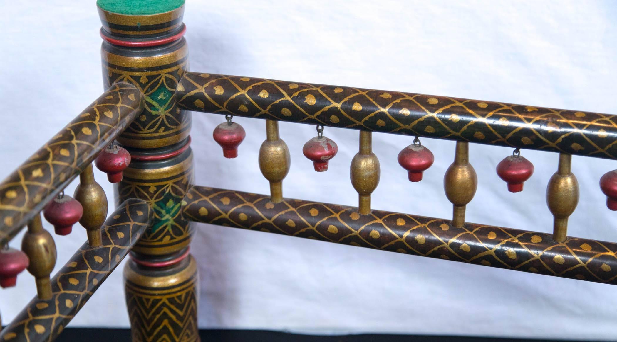 Fin du 20e siècle Base de table ou repose-pieds décoratif de style indien oriental en vente