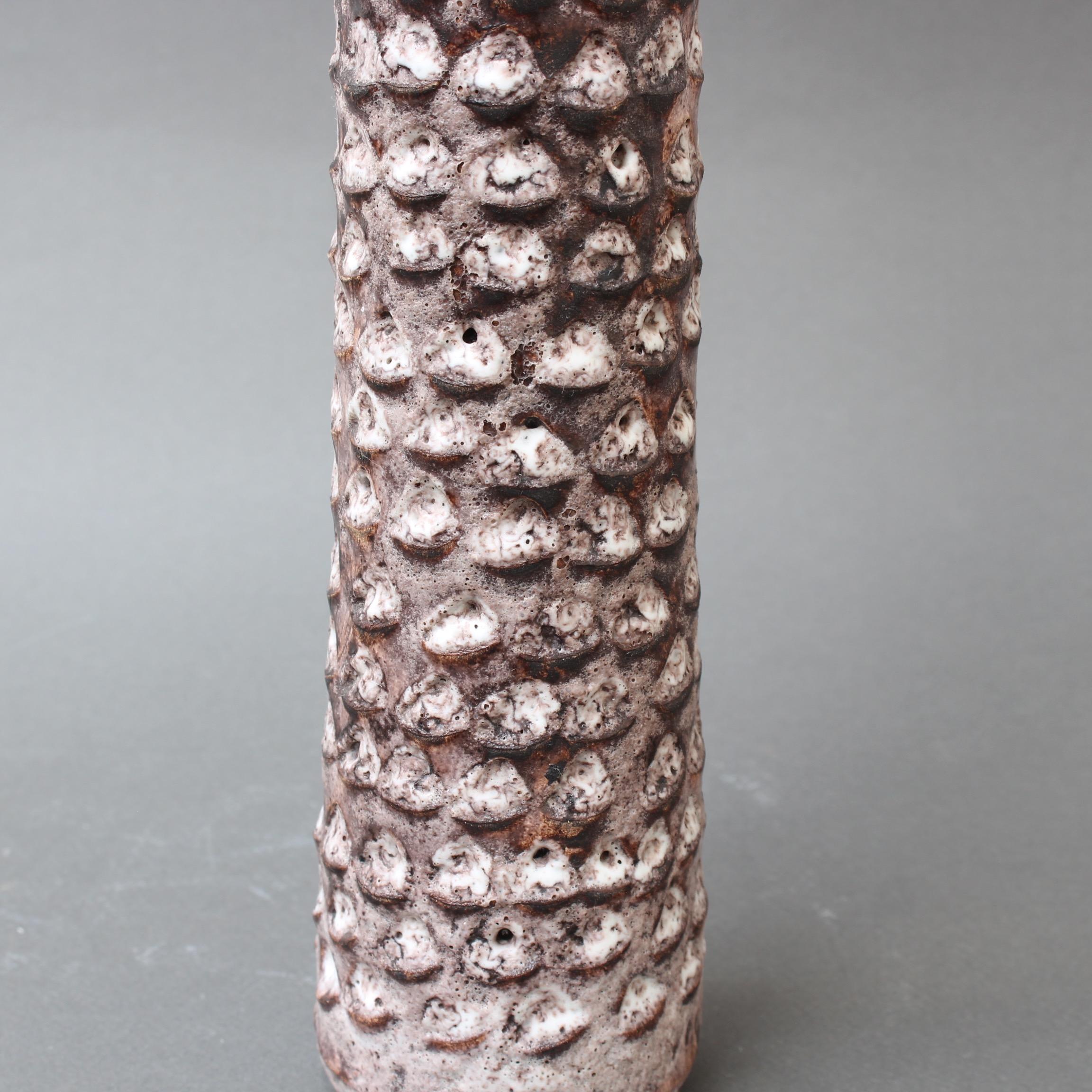 Vase à fleurs allongé en céramique décorative de Jacques Pouchain, vers les années 1950 en vente 6