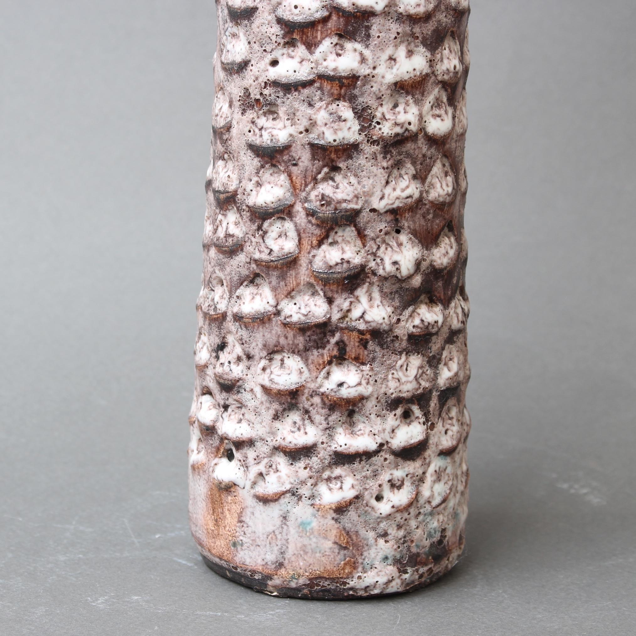 Vase à fleurs allongé en céramique décorative de Jacques Pouchain, vers les années 1950 en vente 11