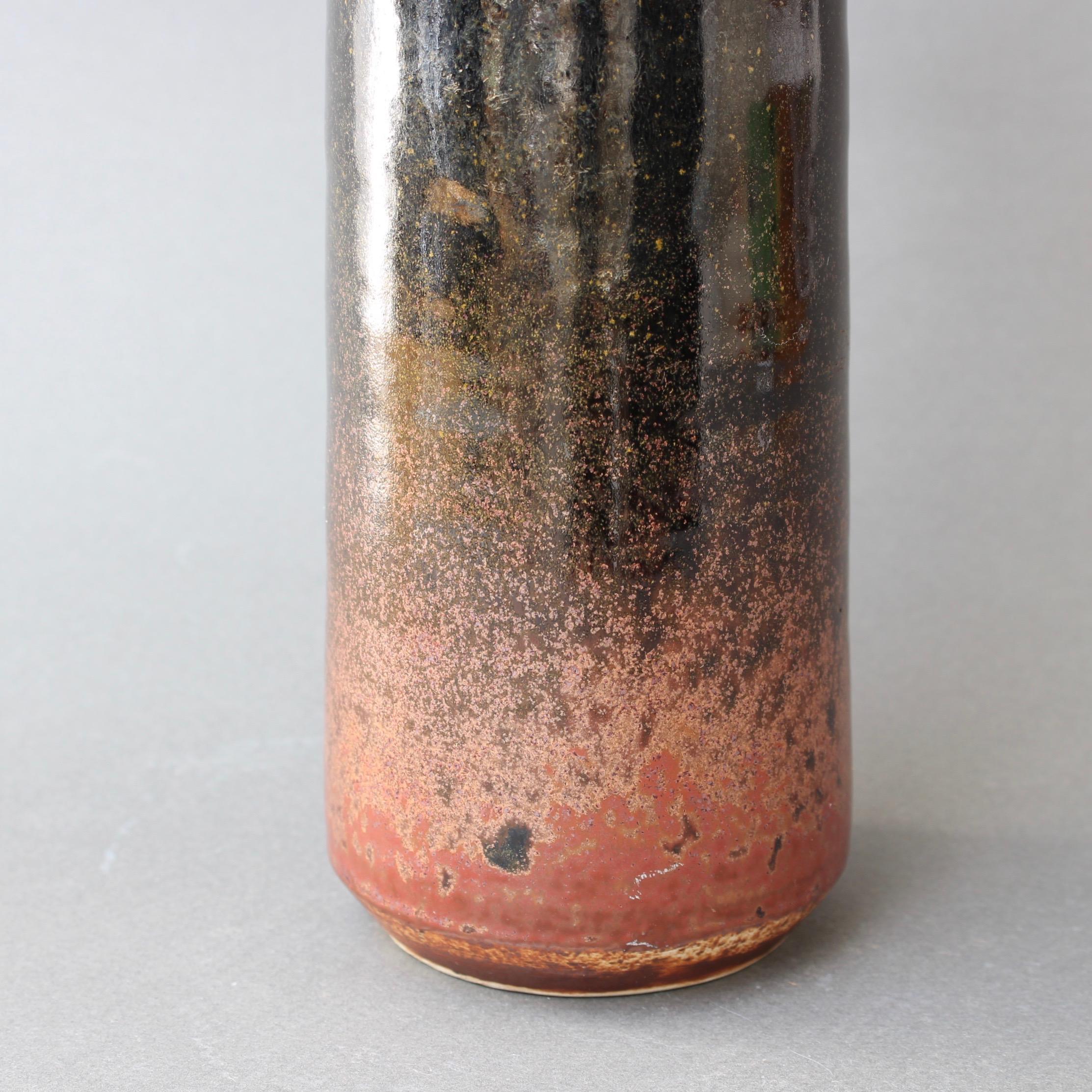 Vase à fleurs allongé en céramique décorative, vers les années 1960 en vente 2