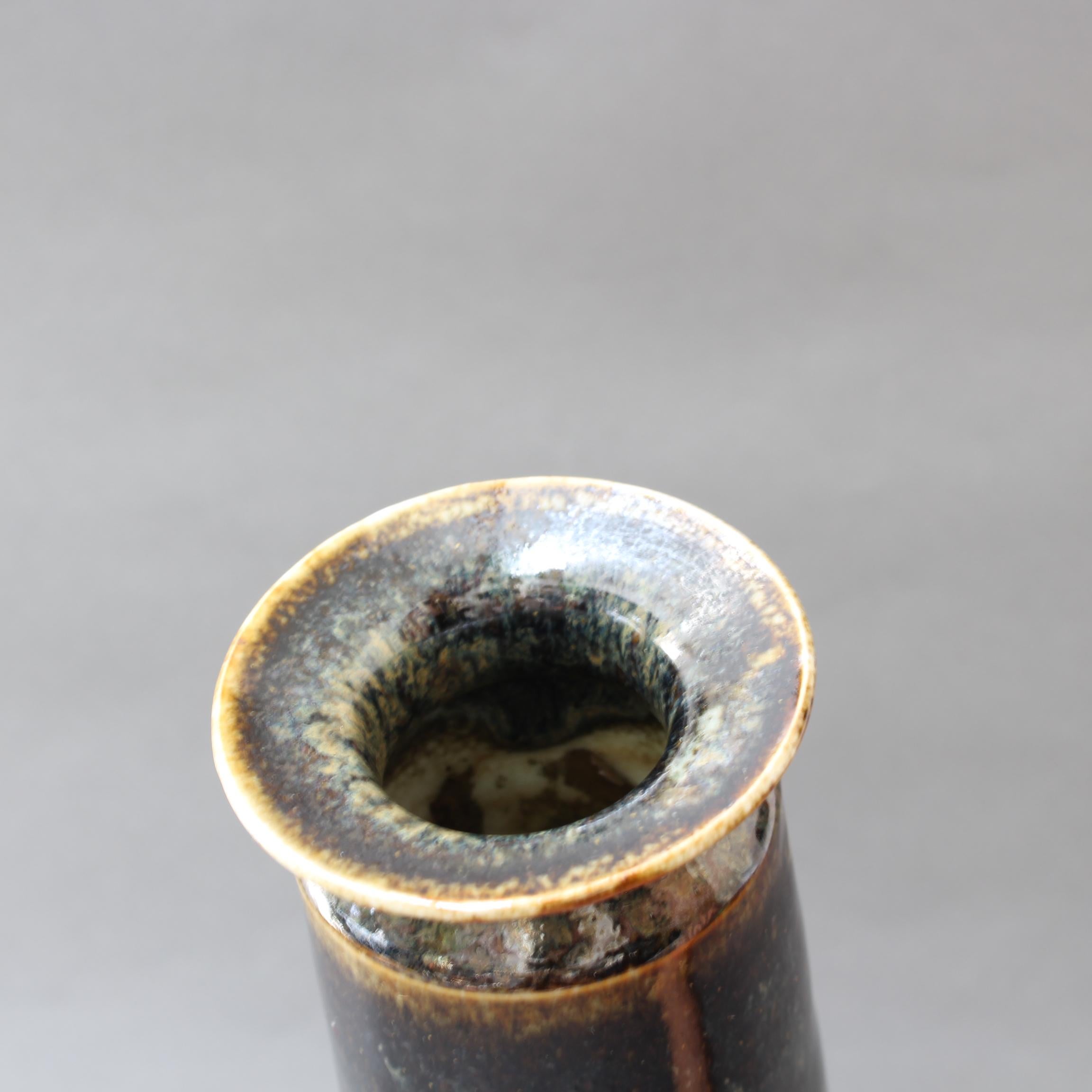 Milieu du XXe siècle Vase à fleurs allongé en céramique décorative, vers les années 1960 en vente