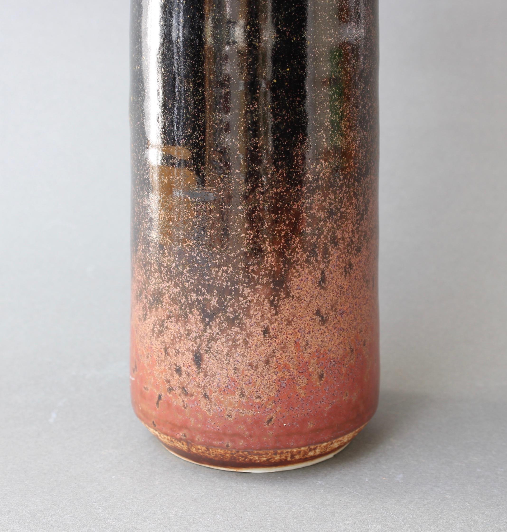Vase à fleurs allongé en céramique décorative, vers les années 1960 en vente 1