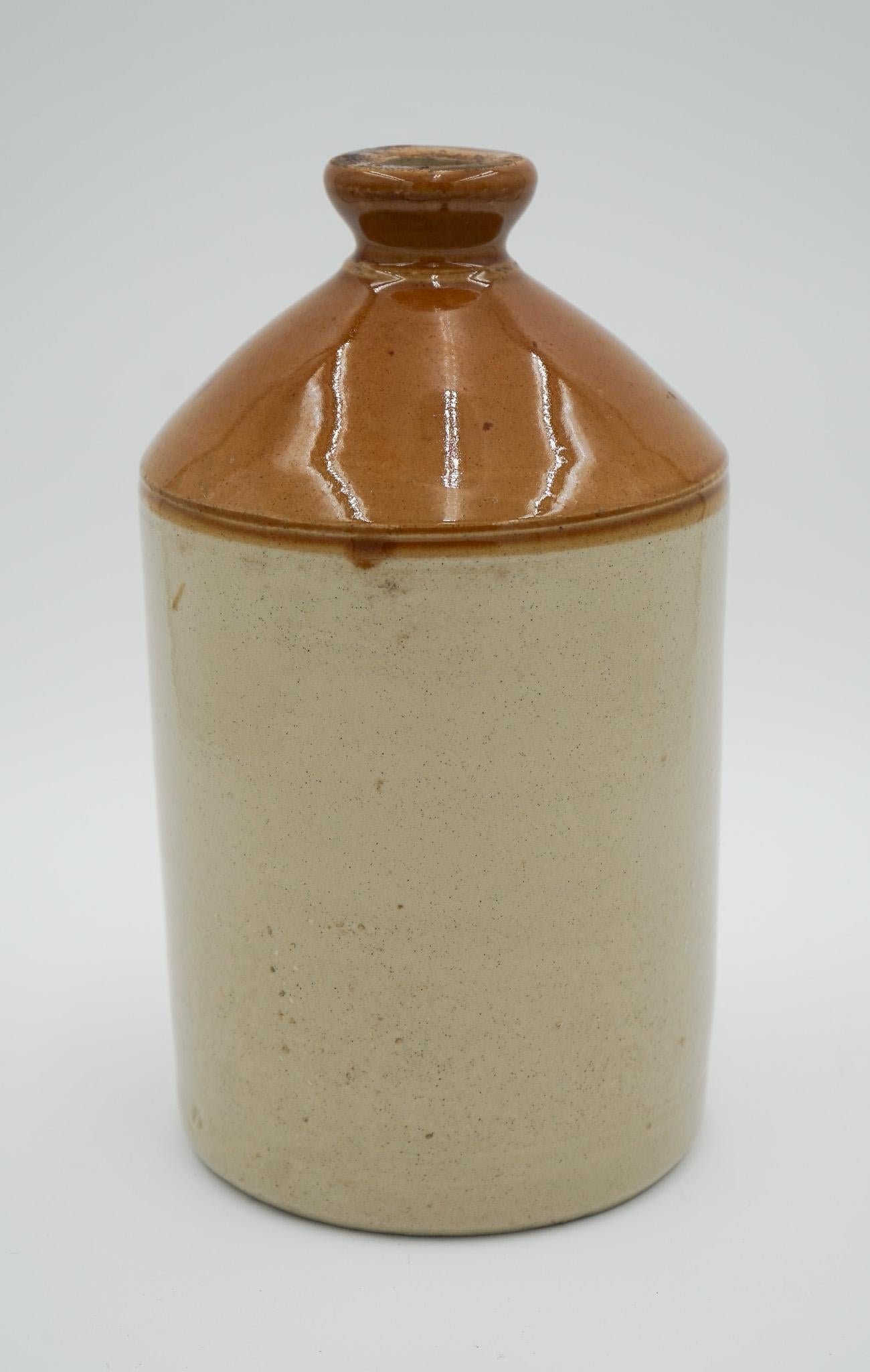 Antiquités de Londres



Nous sommes ravis d'offrir à la vente cette cruche décorative anglaise en grès ancien.

 Transformé en un charmant vase à fleurs, il met en valeur l'artisanat classique du XIXe siècle. Fabriquée en grès durable, la cruche