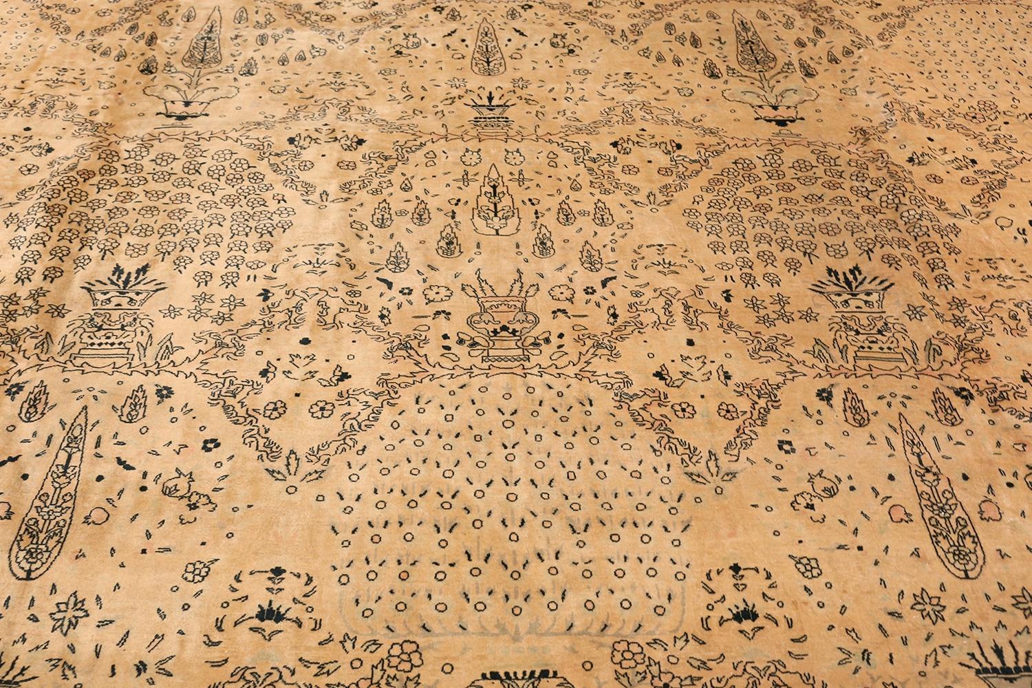 Antique Indian Agra Carpet. Size: 16 ft x 29 ft 6 in For Sale 3