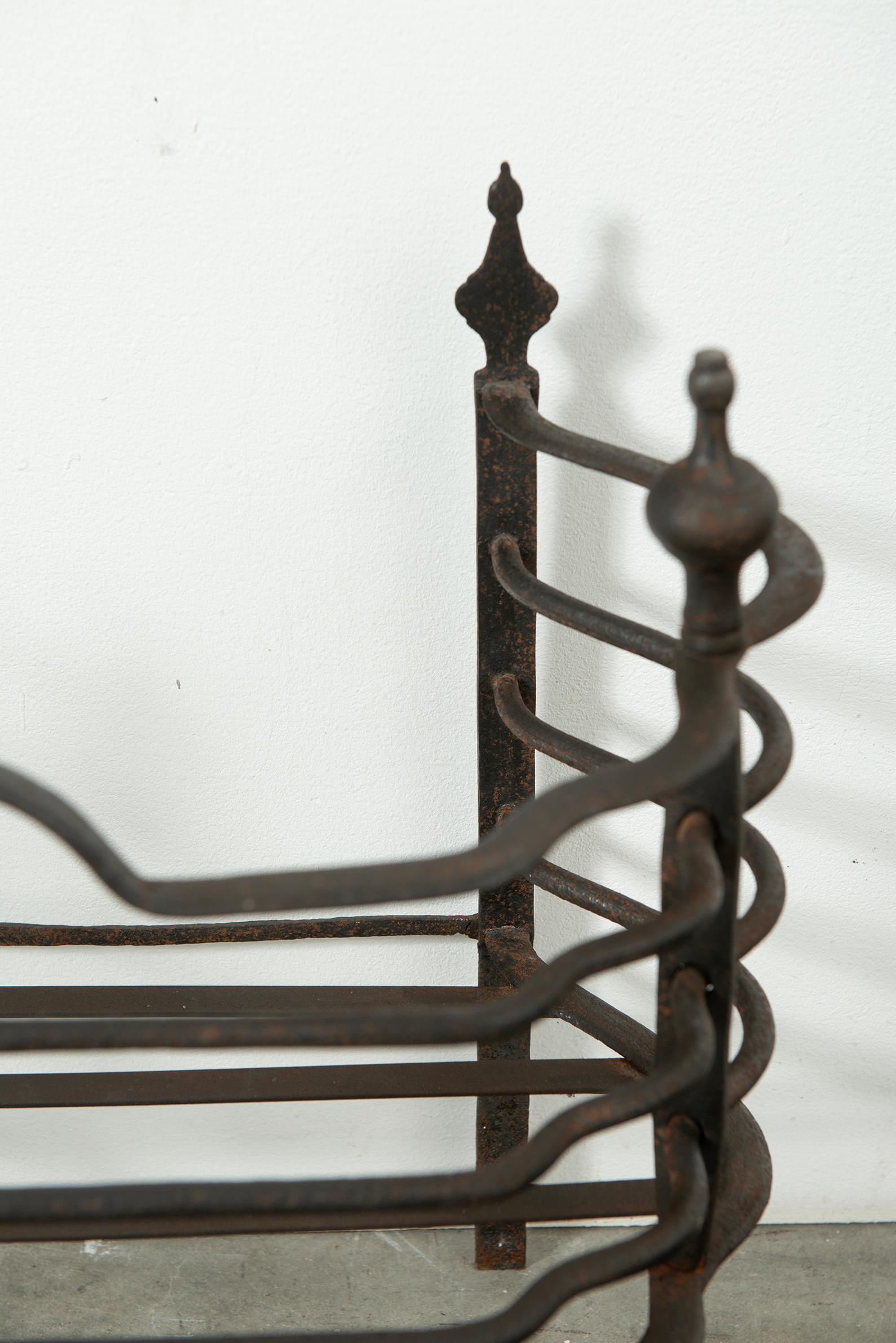 Very decent sized French firegrate or fireplace basket.
The elegant shaped wrought iron bars and rounded shape make this a pleasure to look at.

Very good and usable condition, can be used in a real fire or to have a gas insert installed.