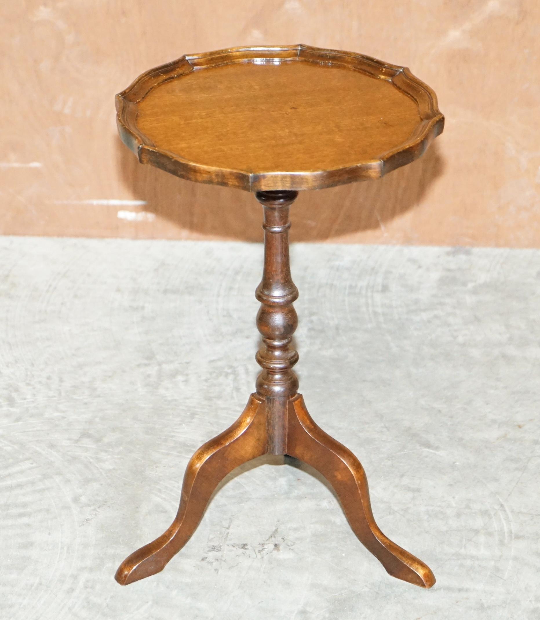 We are delighted to offer this lovely vintage flamed Mahogany Pie crust edge lamp or side table.

A good-looking well-made tripod table in good, we have cleaned waxed and polished it from top to bottom, there will be normal patina marks from