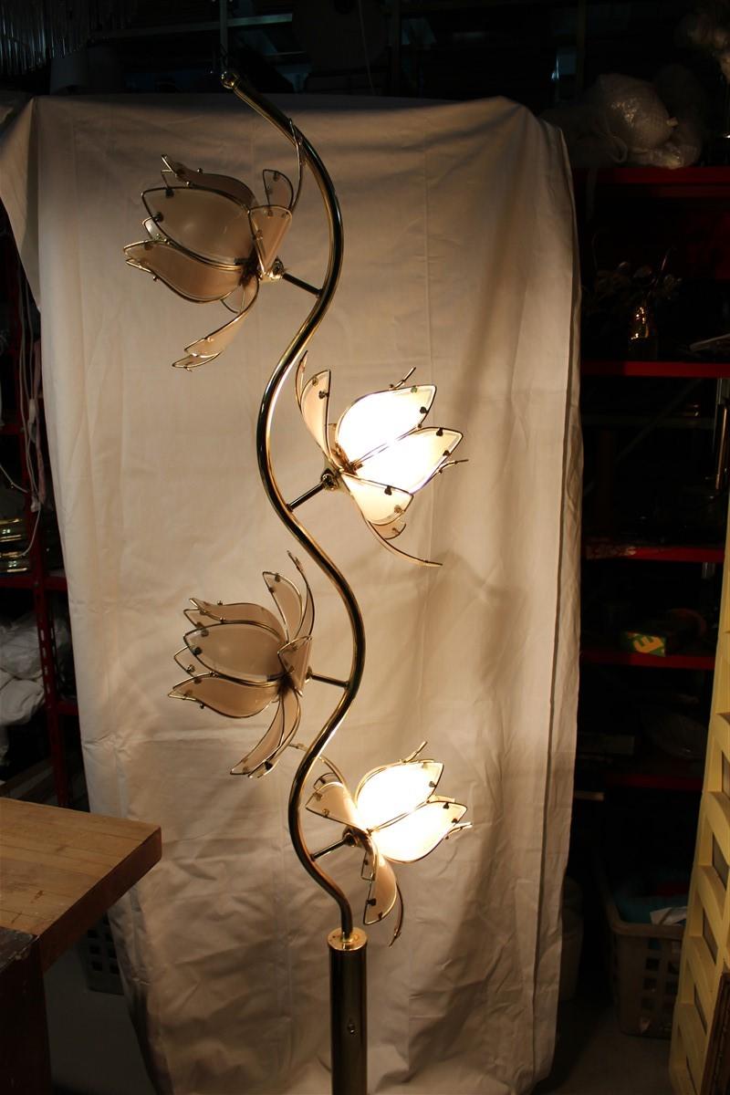 Decorative Floor Lamp Lotus Flower Italian Design Gold Metal Crystal, 1970s In Good Condition For Sale In Palermo, Sicily