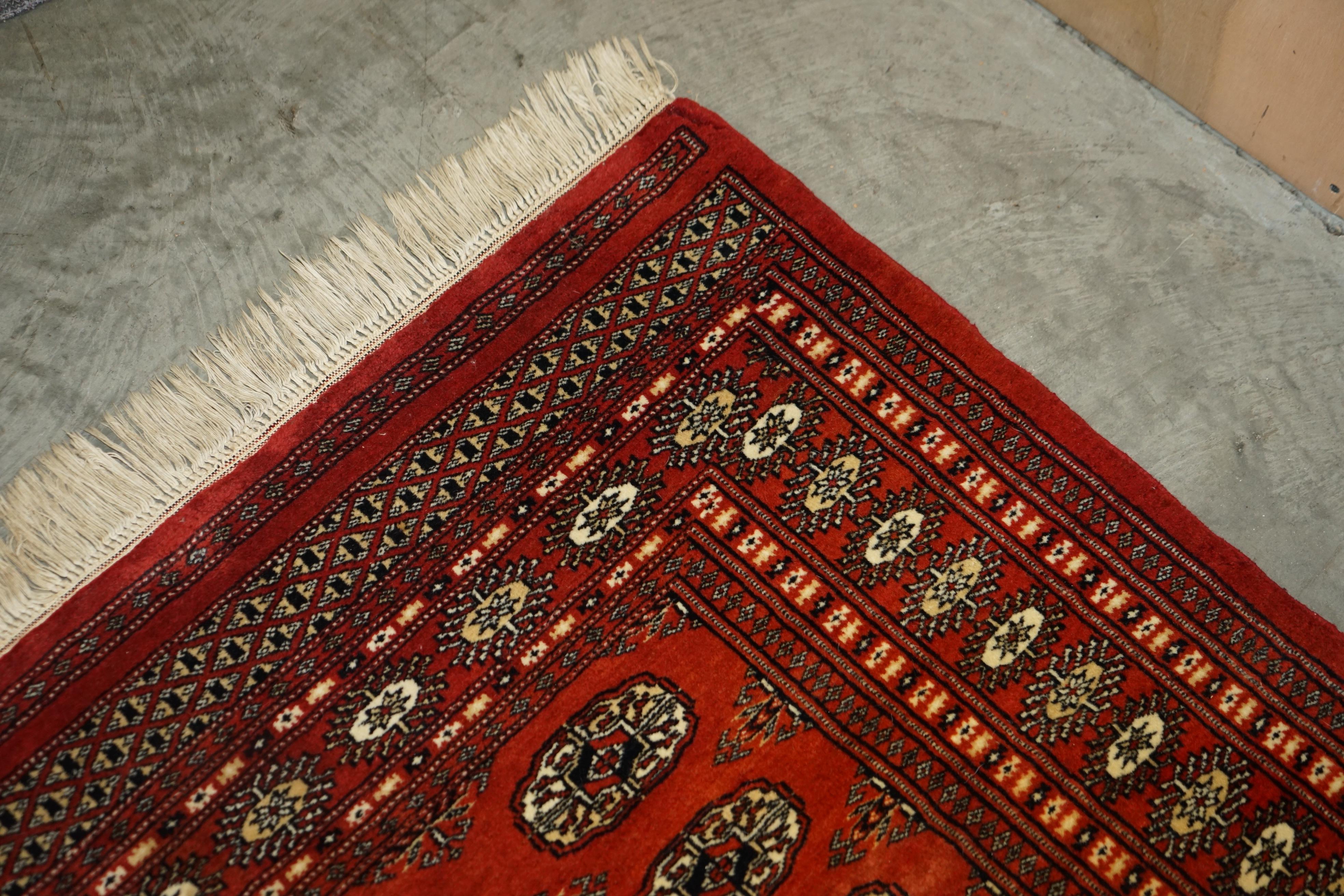 Dekorativer geblümter Teppich in Medium-Größe 96,5cm x 188cm, handgeknüpft im Angebot 10