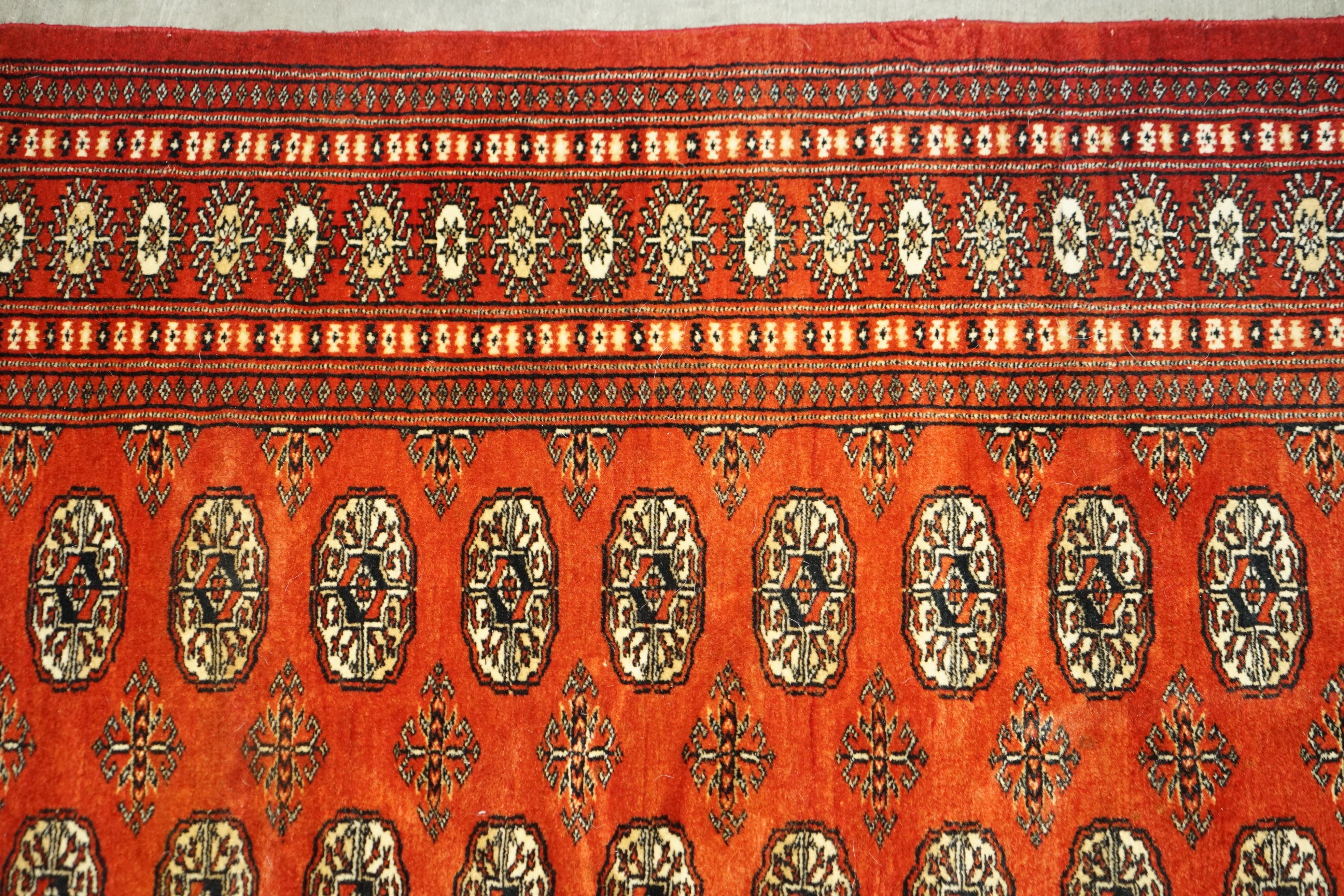 Dekorativer geblümter Teppich in Medium-Größe 96,5cm x 188cm, handgeknüpft im Angebot 2