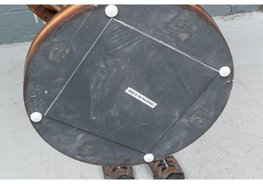 Dekorativer geriffelter Sockeltisch mit Intarsien und Kompass-Motivplatte (Philippinisch) im Angebot