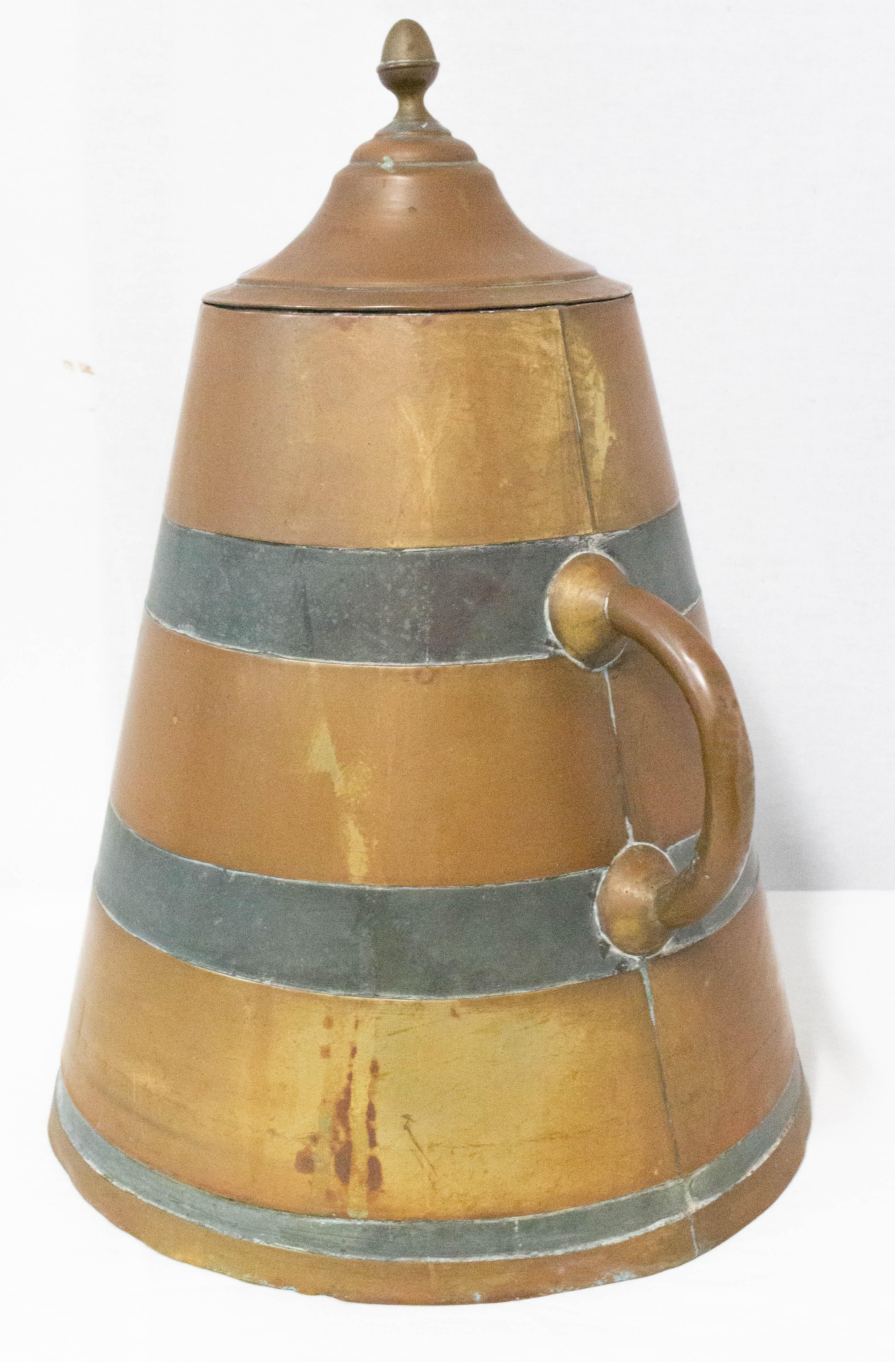 Decorative French Basque Water Holder Zinc and Copper Herrade, 19th Century In Good Condition For Sale In Labrit, Landes