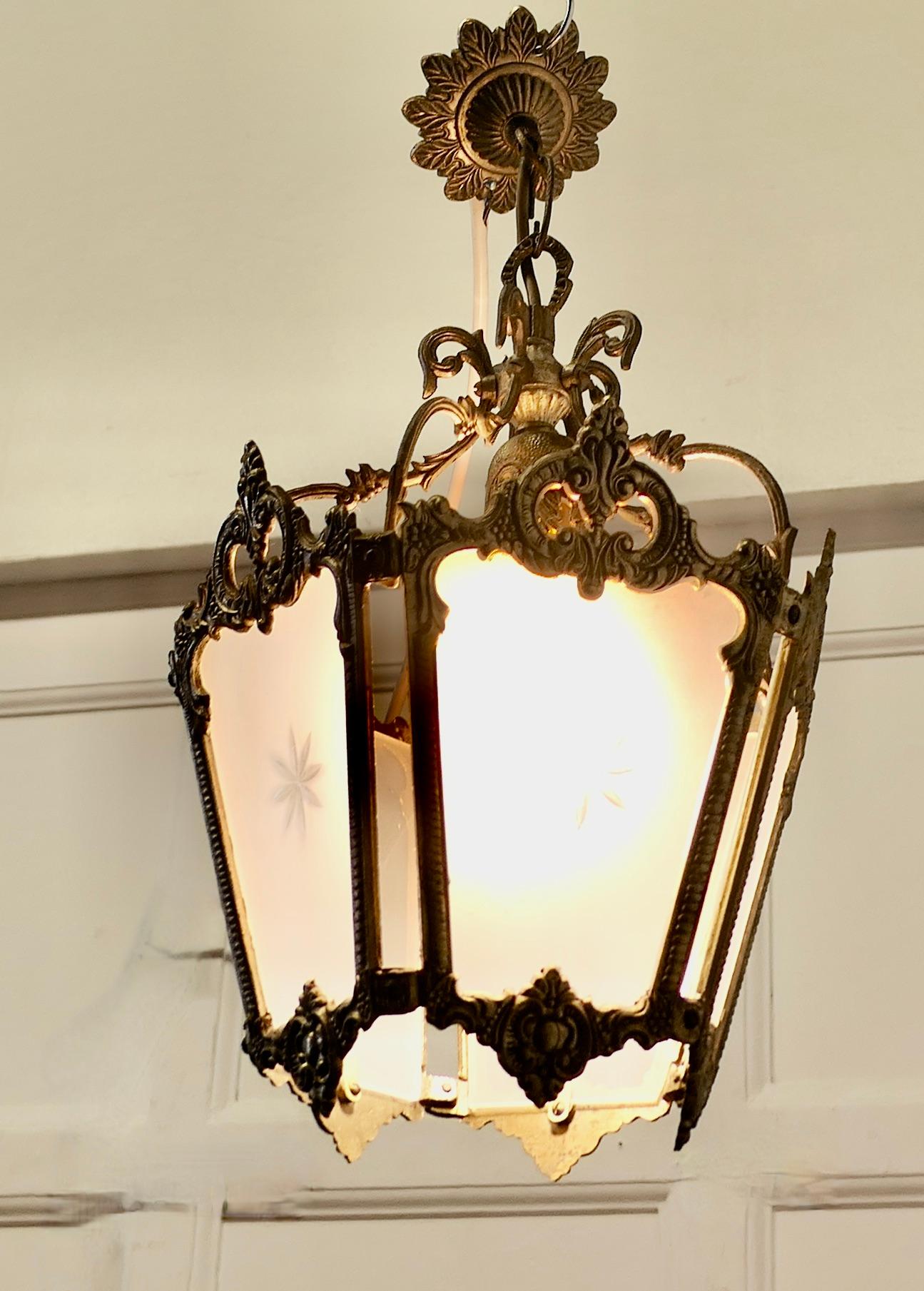 Decorative French Gilt Brass Lantern Pendant Light

A superb quality brass lantern, the light has 6 glass panels each etched with a star at the centre. The Lamp is decorated in the French style with leaves and it hangs from a short chain on a brass