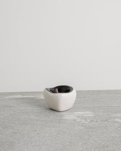 Ciotola decorativa francese di metà secolo in ceramica bianca dorata di Denise Gatard, anni '60