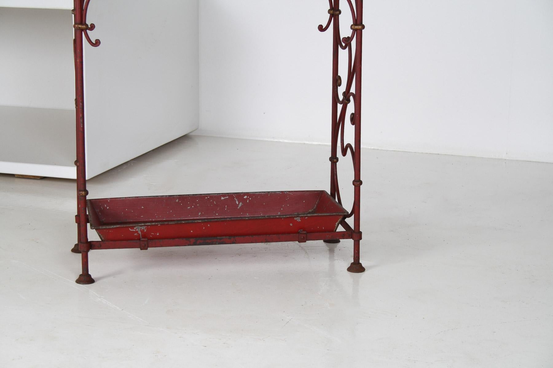 Paragüero Decorativo Francés Parisino Chic de Hierro Forjado Pintado de Rojo en Bueno estado para la venta en Llanbrynmair, GB