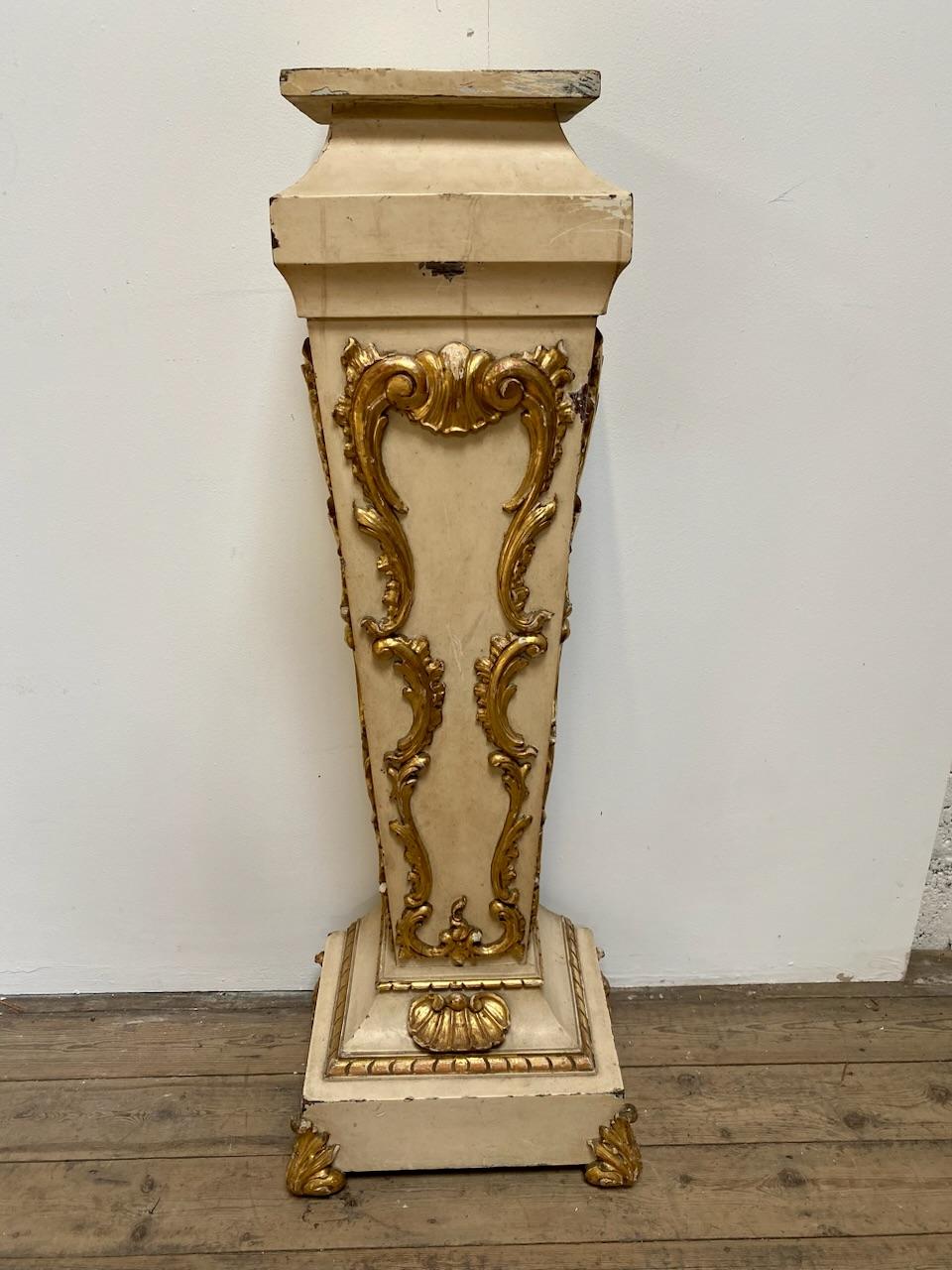 Decorative French Pedestal For Sale 3