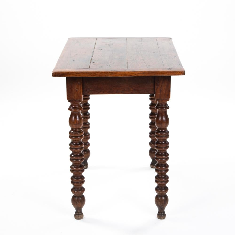 Chêne Table décorative française, bureau en Oak Wood avec pieds tournés, française du 19ème siècle en vente