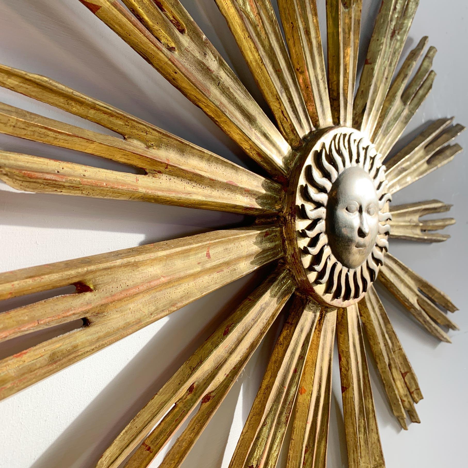 Bagliori decorativi in legno dorato di una chiesa all'inizio del XX secolo in vendita 3