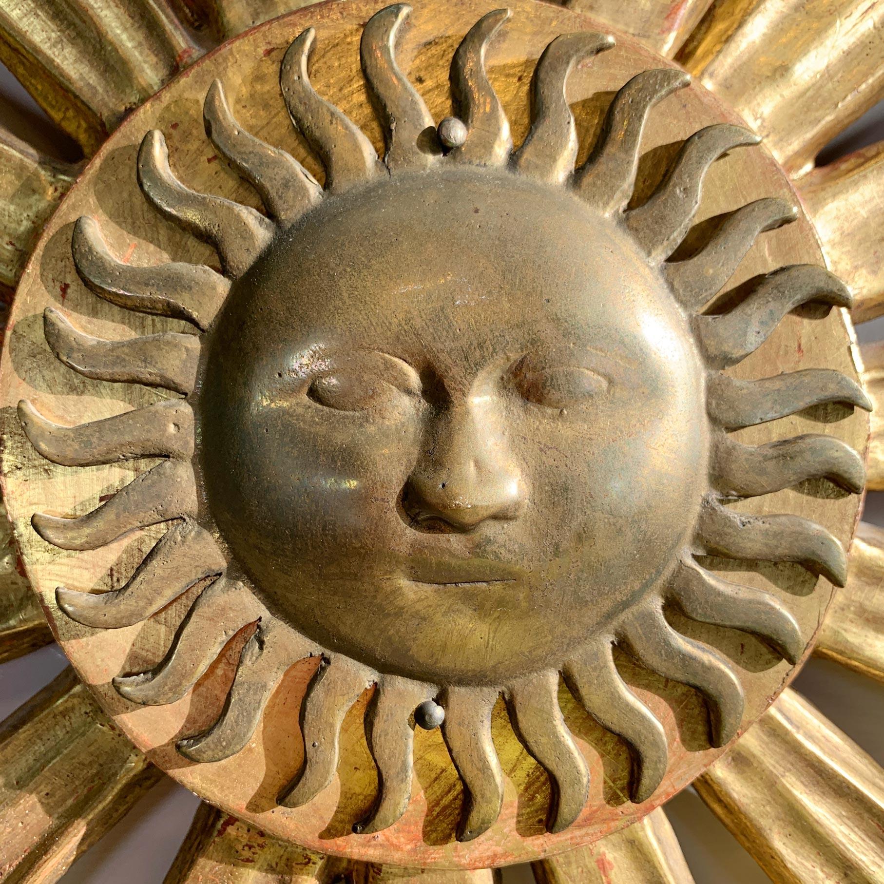 Barocco Bagliori decorativi in legno dorato di una chiesa all'inizio del XX secolo in vendita