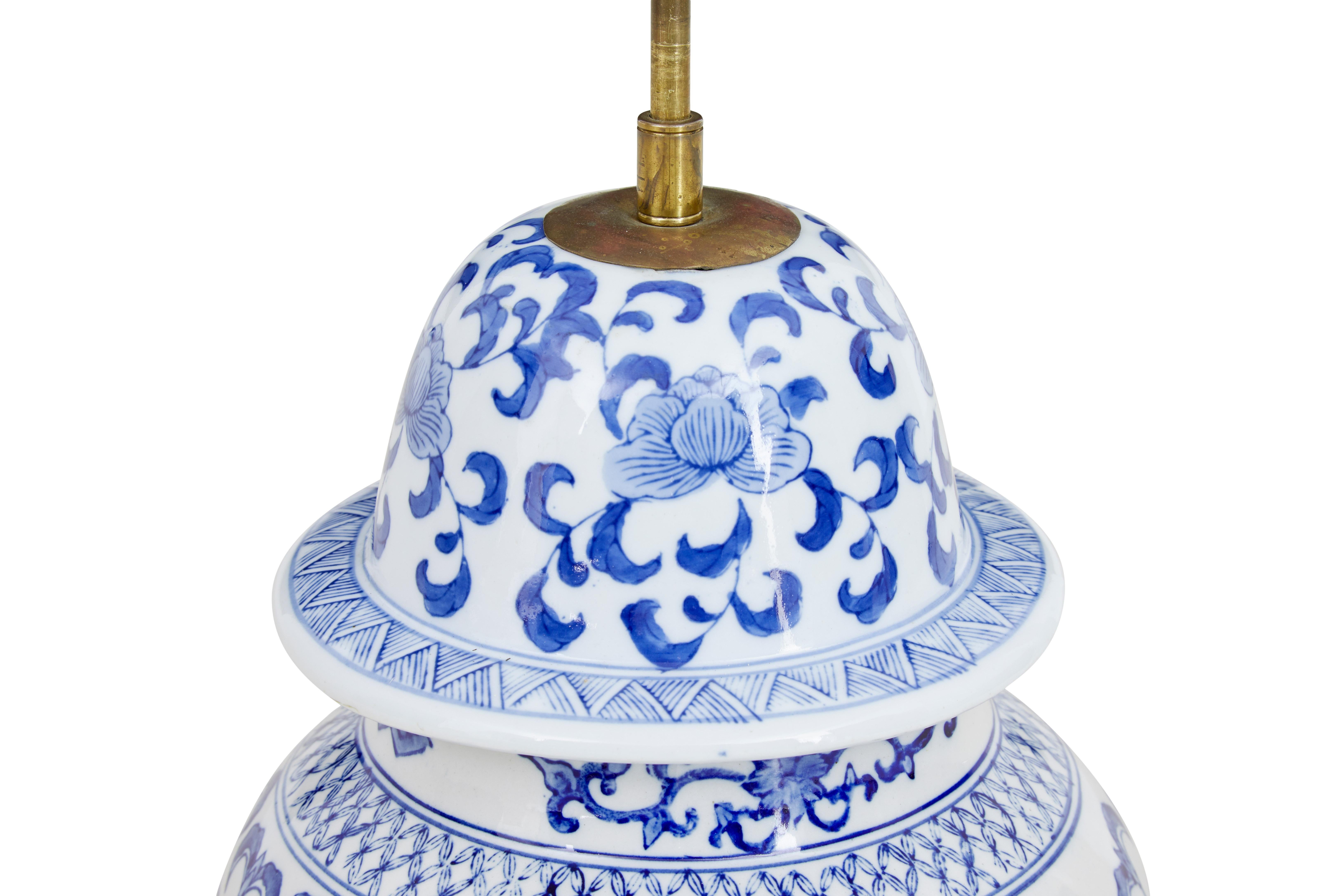 Dekorative Tischlampe aus Ingwerglas (Chinesisch) im Angebot