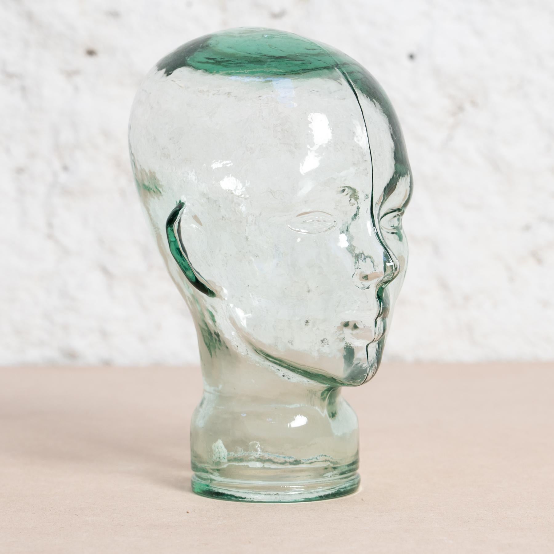 Sculture decorative in vetro con testa, circa 1970.    Prodotto in Spagna.   