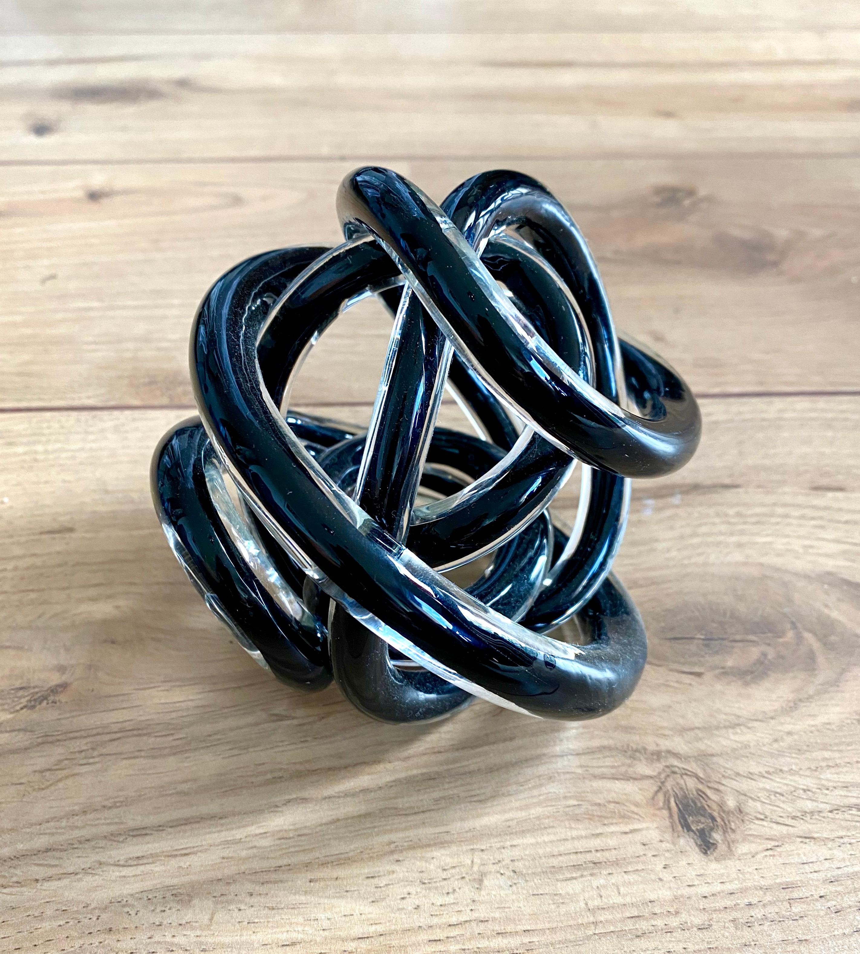Decorative Glass Knot or Presse Papier, circa 1980s In Good Condition For Sale In Schagen, NL