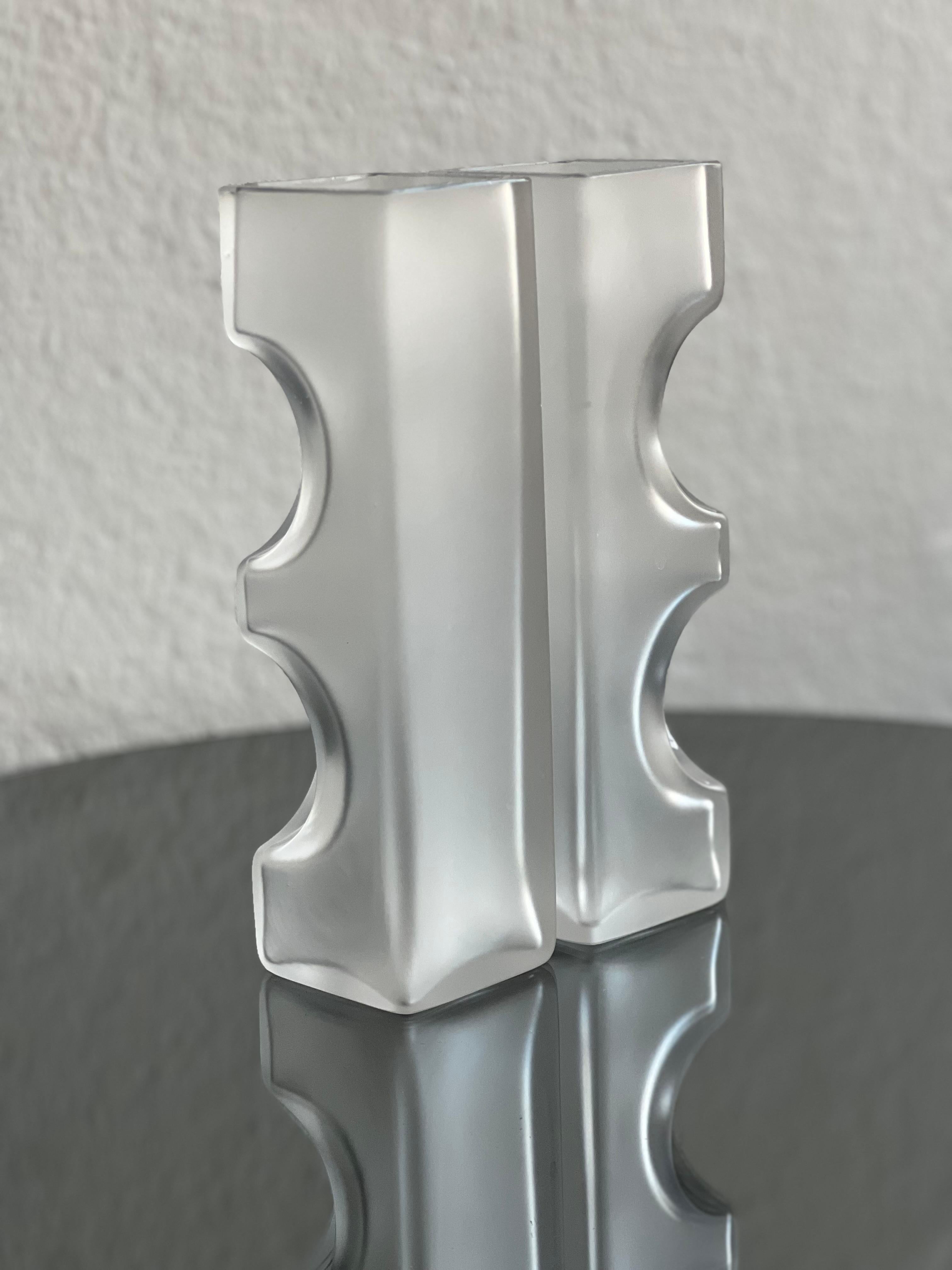 Vasi scultura in vetro decorativo,  Libreria moderna d'accento in vetro trasparente degli anni '80 in vendita 1