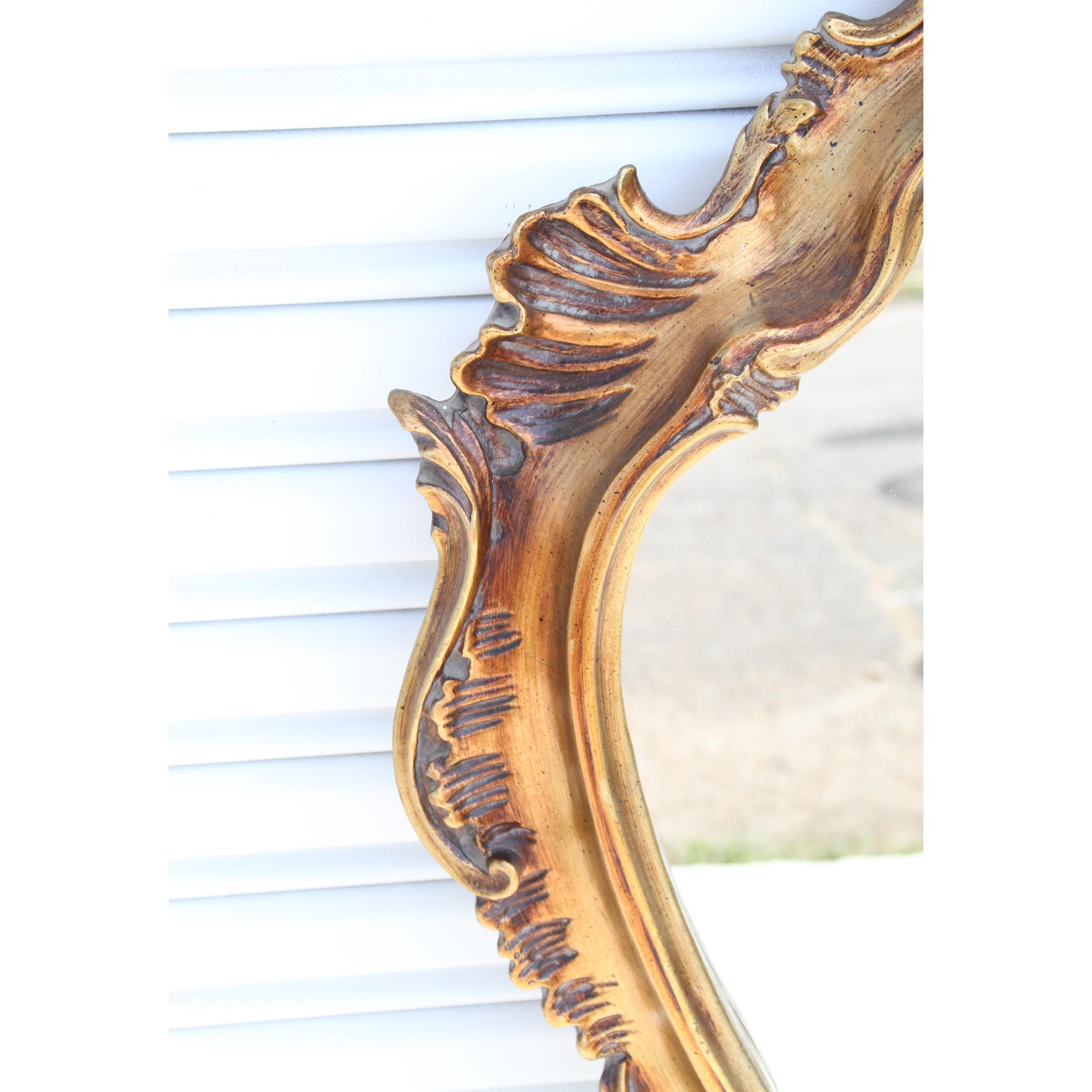 Miroir décoratif en bois à feuilles d'or Bon état - En vente à Pasadena, TX