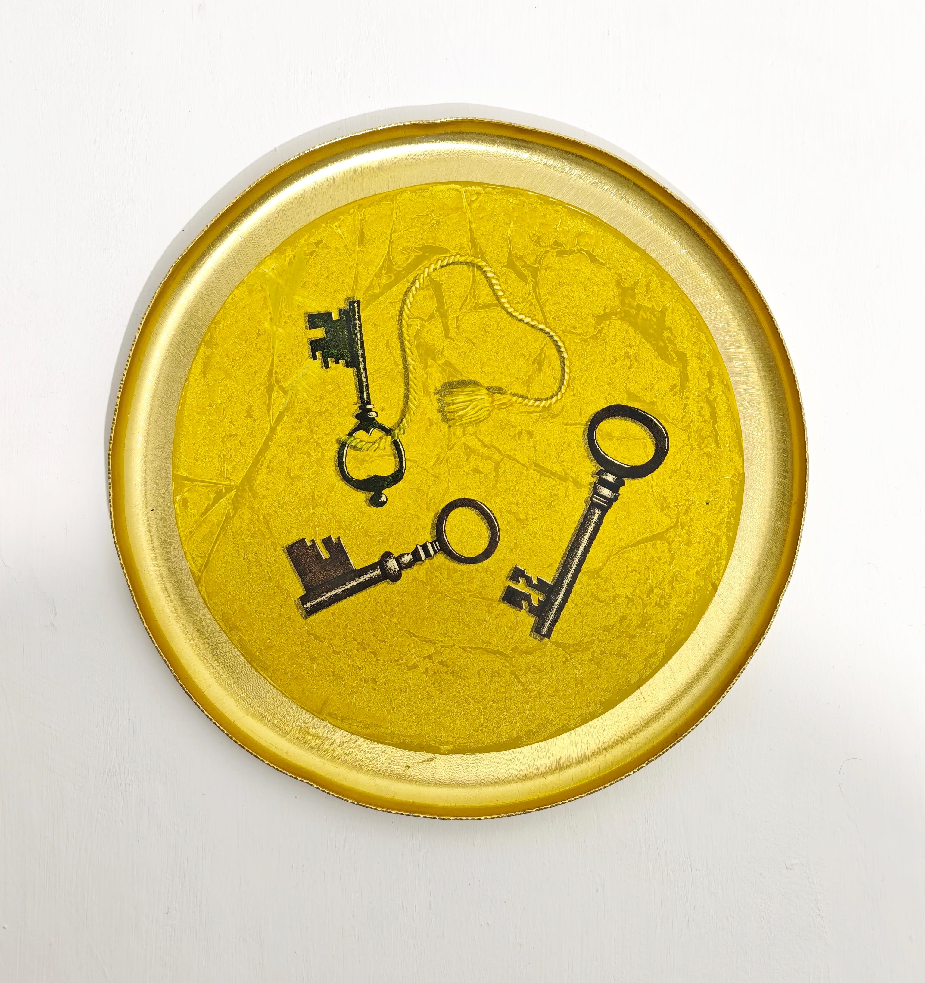 Bandeja decorativa de acero dorado Producción Moderna de Mediados de Siglo Italia 1970/80 Moderno de mediados de siglo en venta