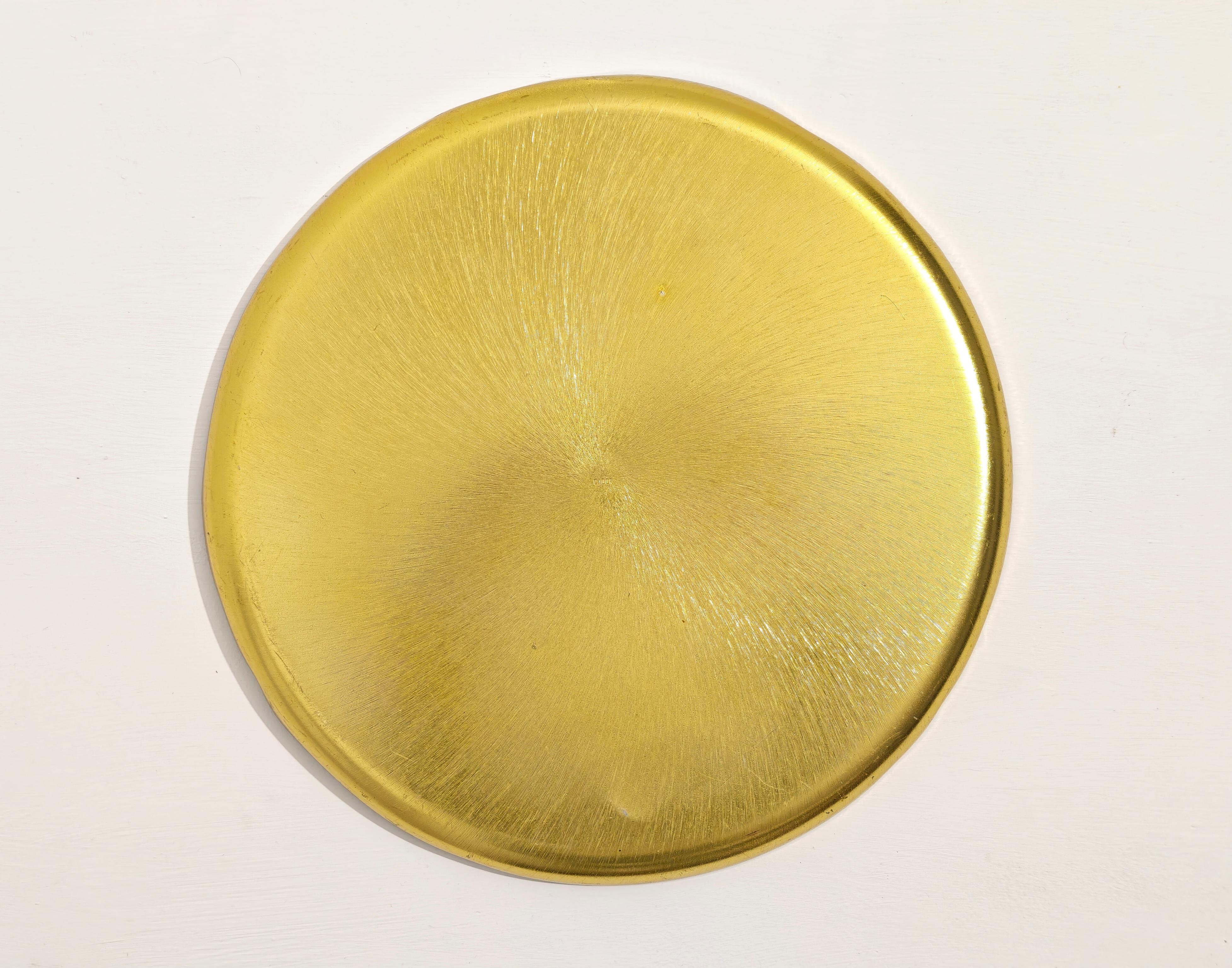 Bandeja decorativa de acero dorado Producción Moderna de Mediados de Siglo Italia 1970/80 finales del siglo XX en venta