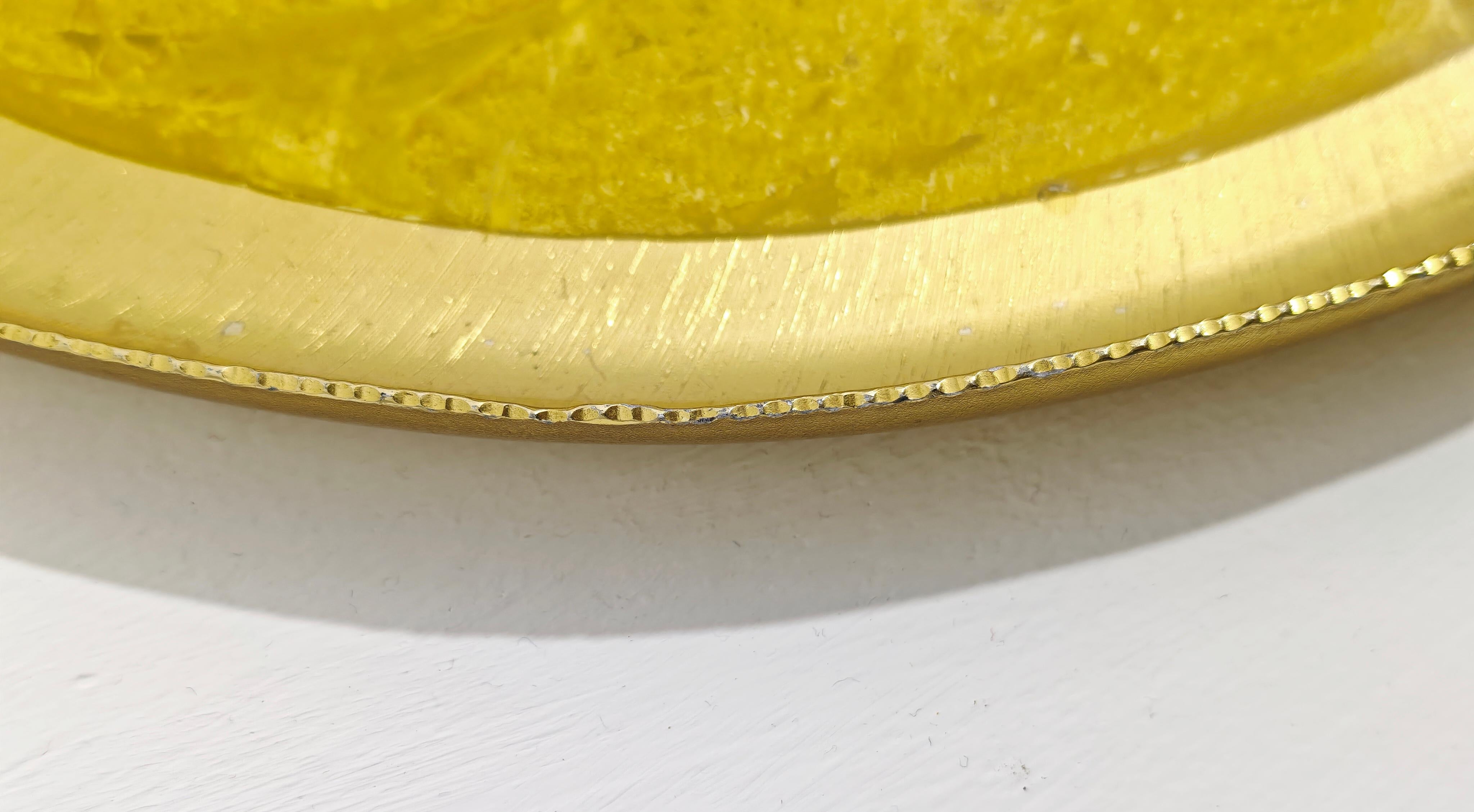 Bandeja decorativa de acero dorado Producción Moderna de Mediados de Siglo Italia 1970/80 Acero en venta