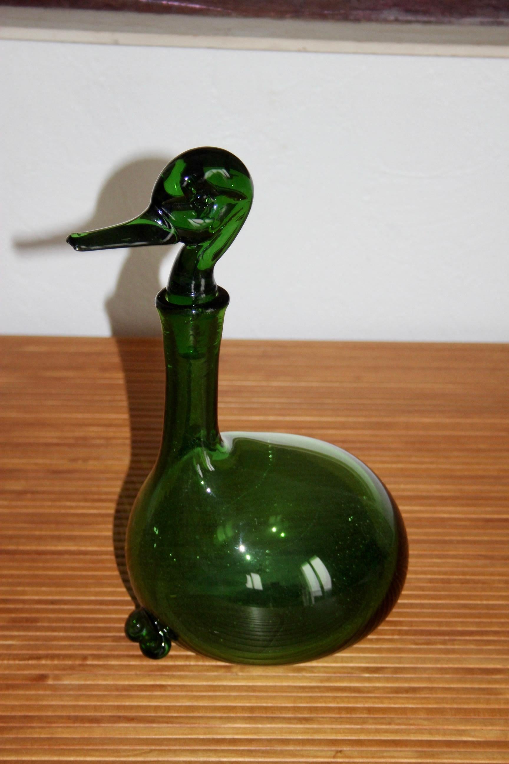 Europeo Brocca decorativa in vetro verde in vendita