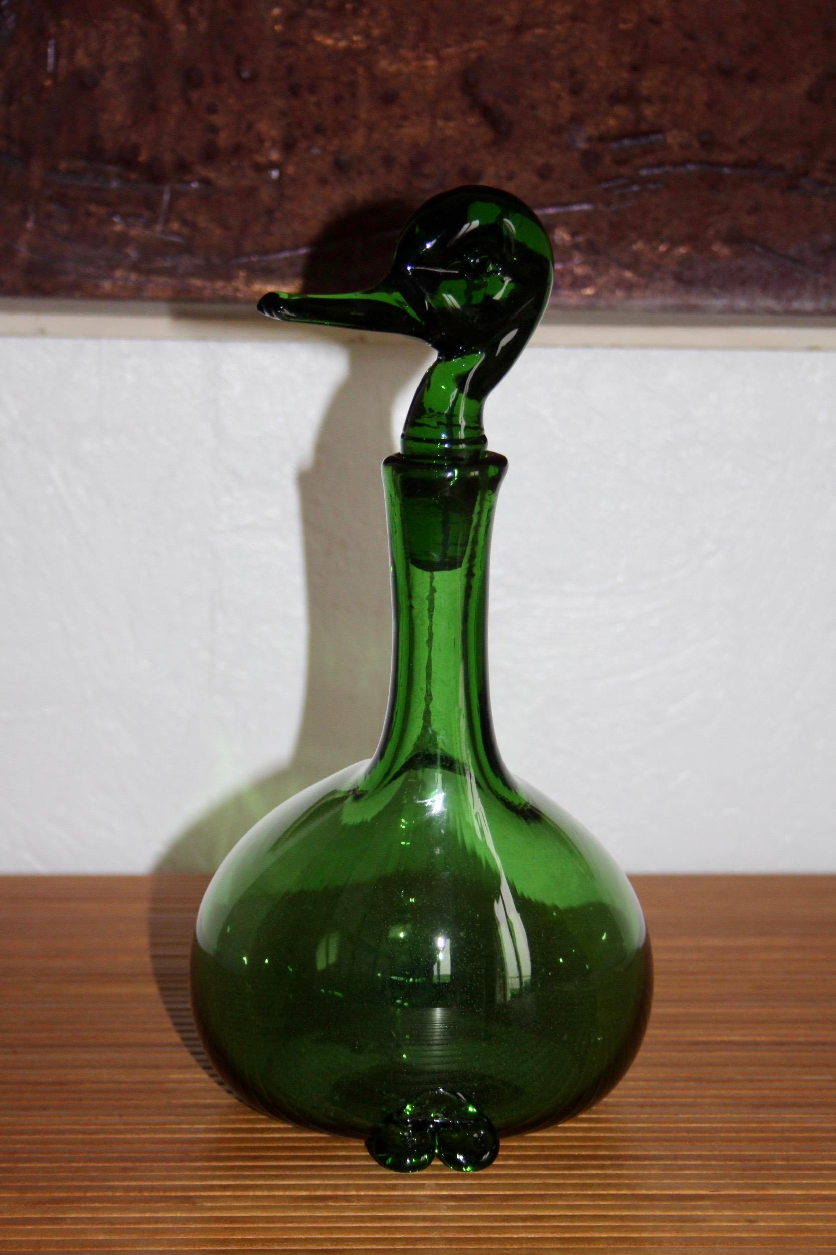 Fine XX secolo Brocca decorativa in vetro verde in vendita
