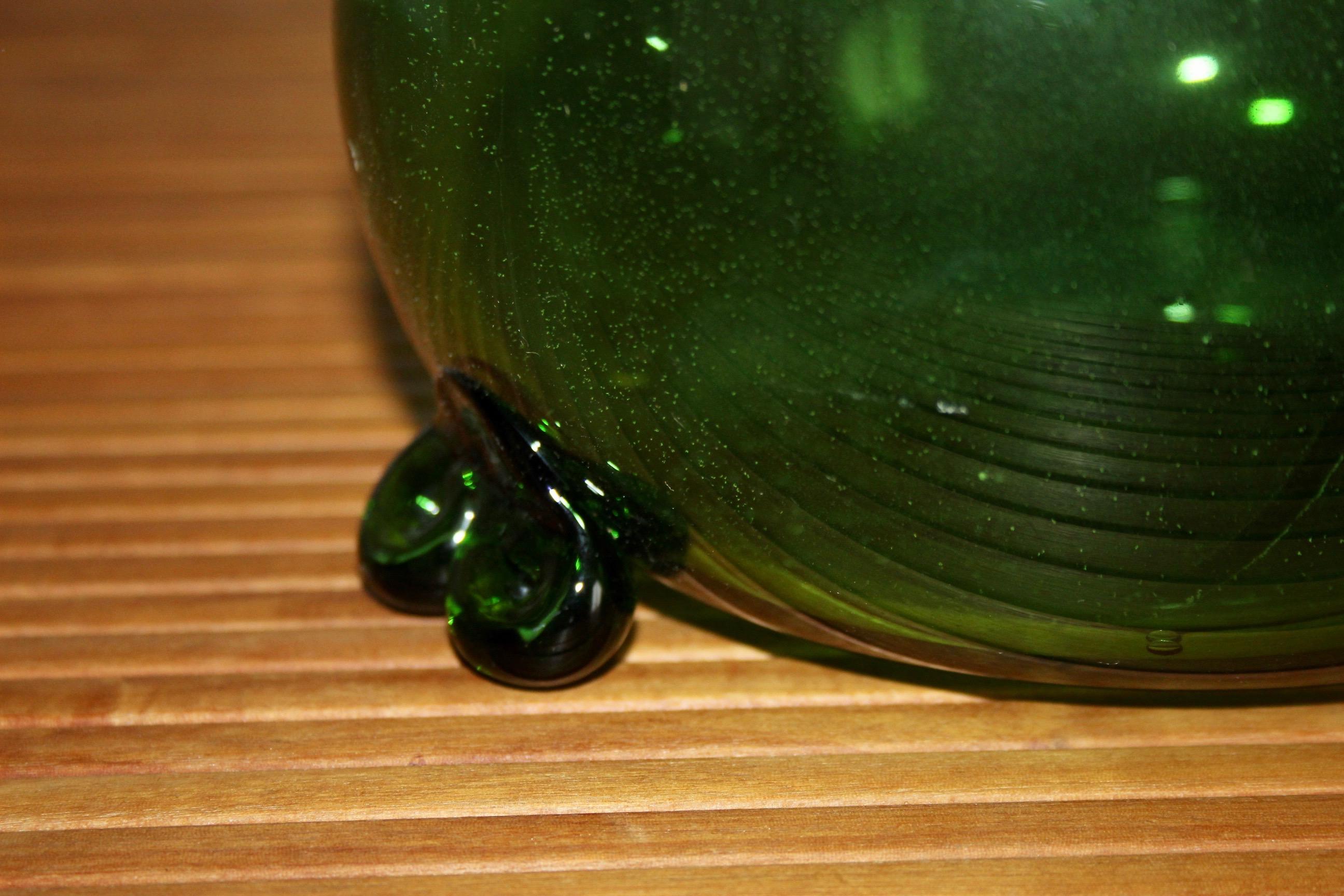 Brocca decorativa in vetro verde in vendita 2