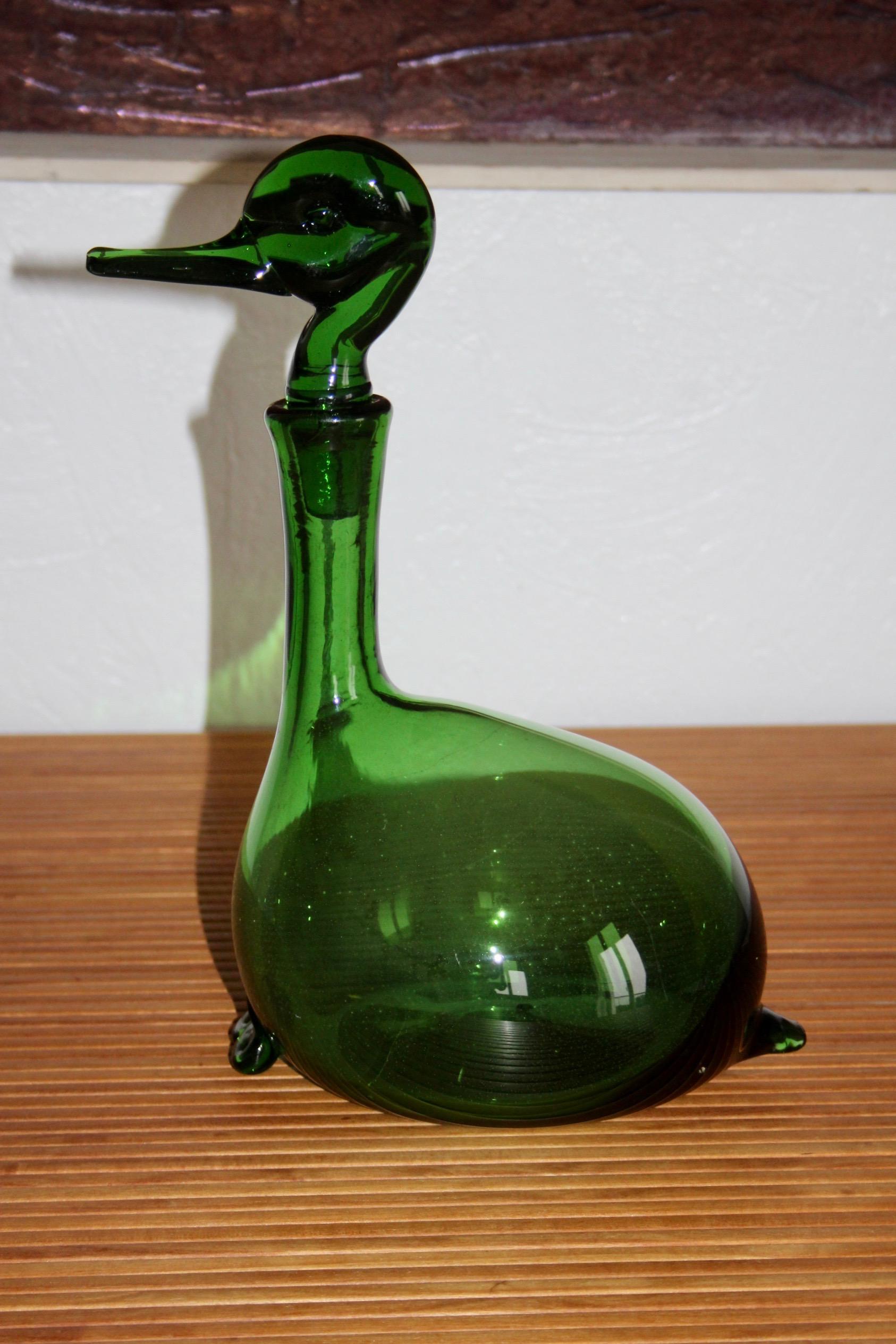 Brocca decorativa in vetro verde in vendita 3