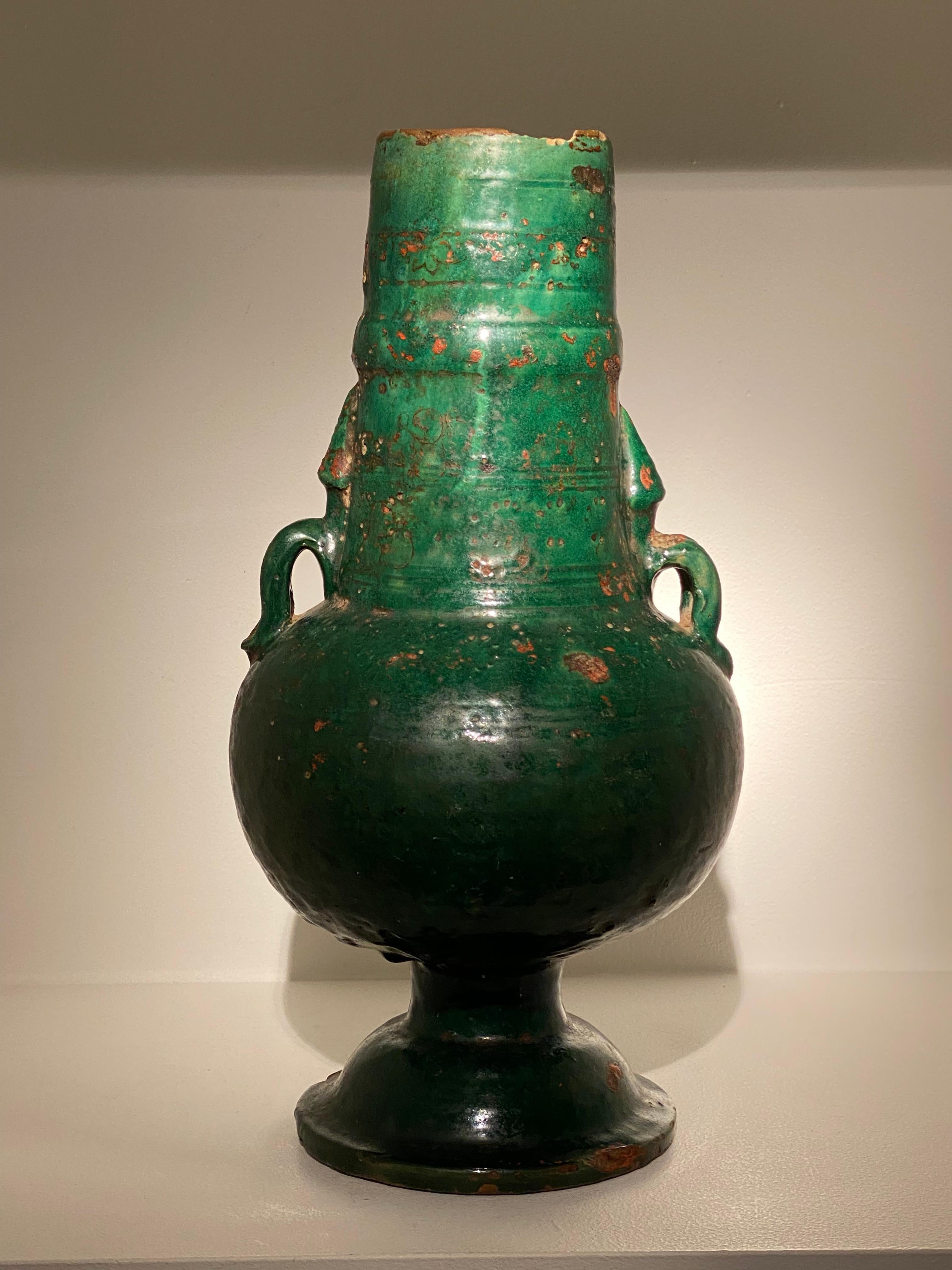 Decorative Green Glazed Jar from The Orient, 19 th Century, Yemen In Excellent Condition For Sale In Schellebelle, BE