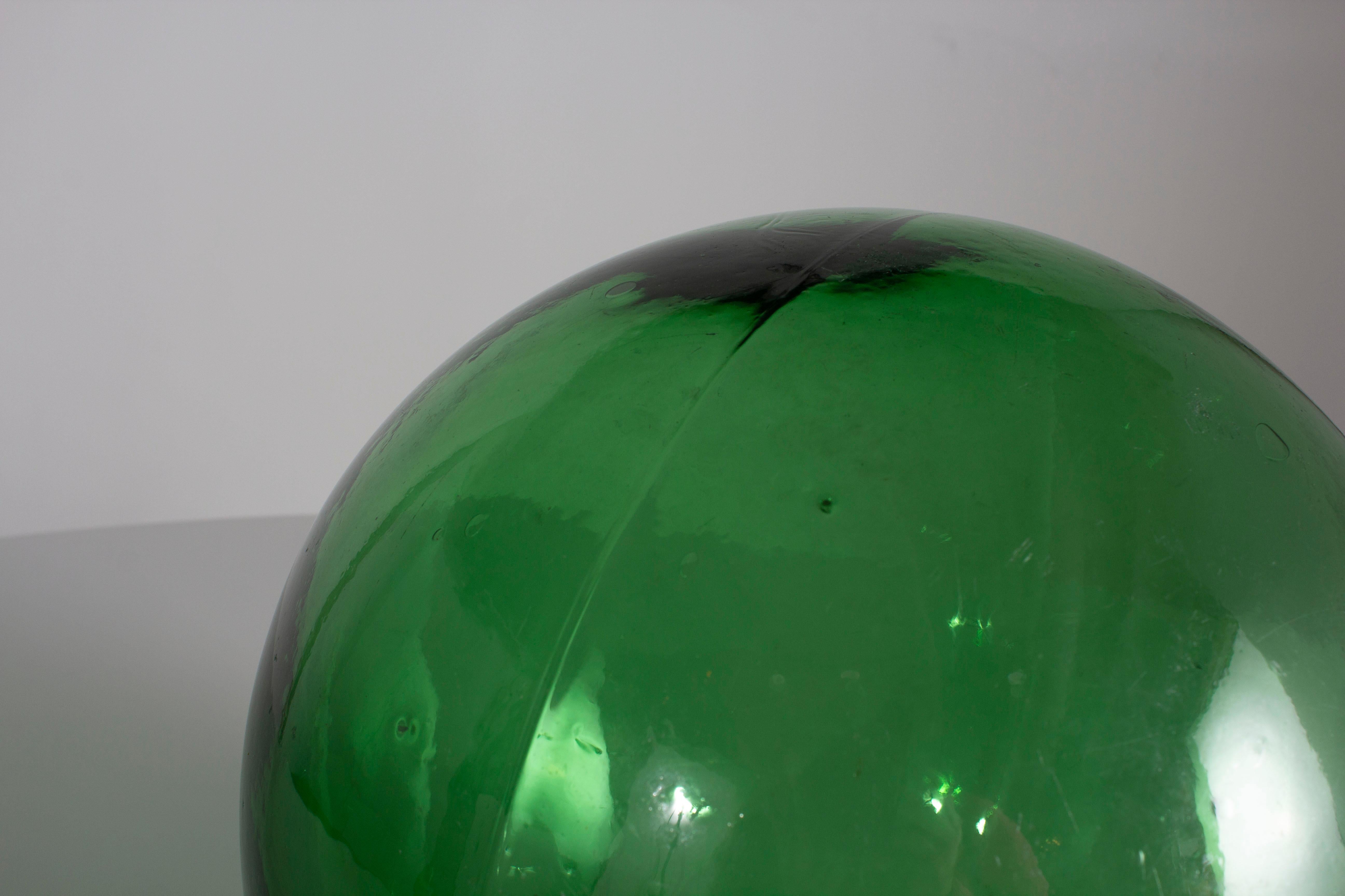 Dekoratives grünes Orbe-Deko-Dekor im Zustand „Hervorragend“ im Angebot in Dallas, TX