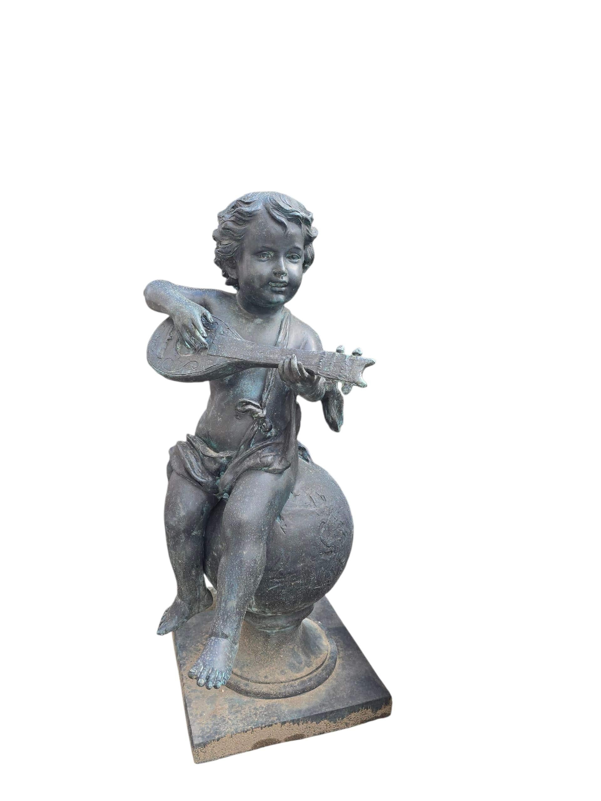 Grupo decorativo de cuatro querubines musicales de bronce para jardín, Siglo XX en Bueno estado para la venta en Madrid, ES