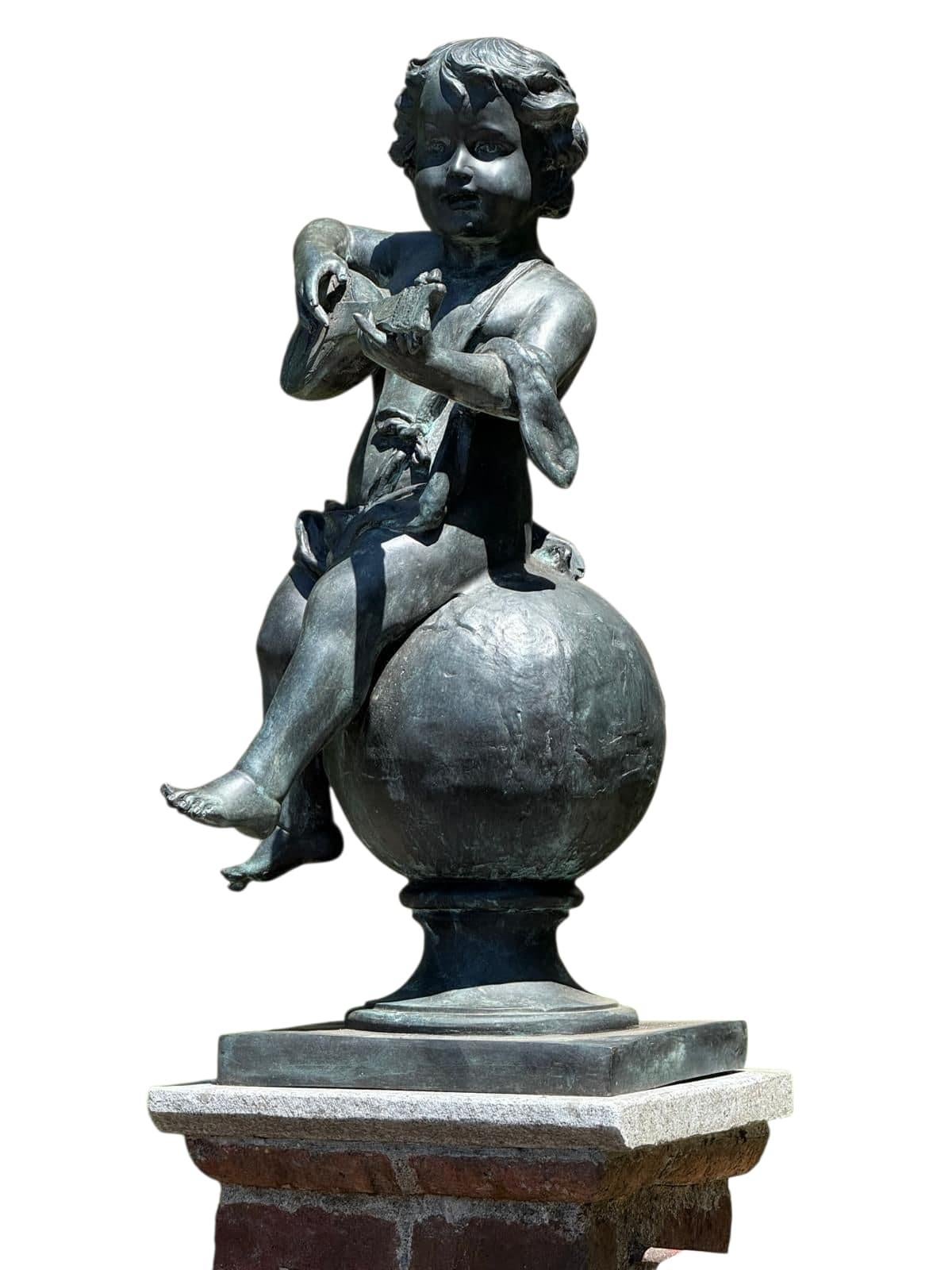 Grupo decorativo de cuatro querubines musicales de bronce para jardín, Siglo XX en venta 3