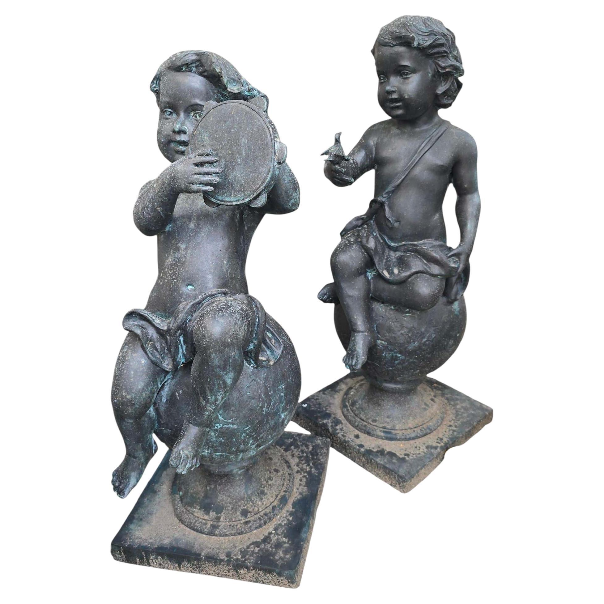 Grupo decorativo de cuatro querubines musicales de bronce para jardín, Siglo XX en venta