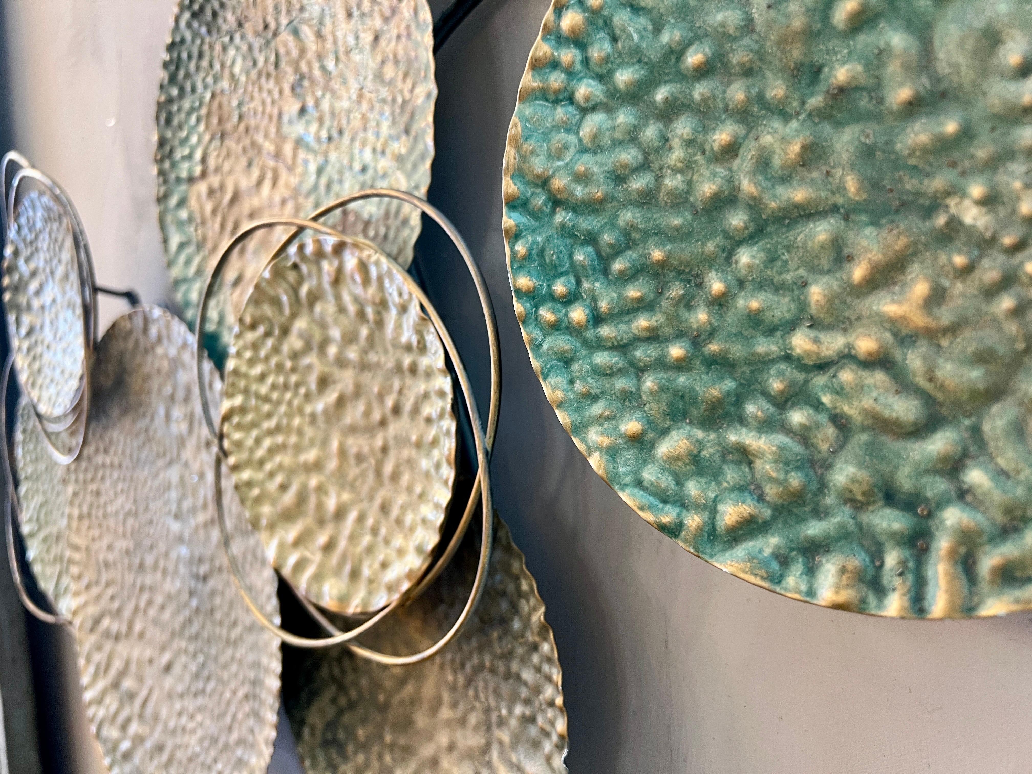 Decorative Hammered Bronze Wall Sculpture 1970s In Good Condition For Sale In Florence, IT