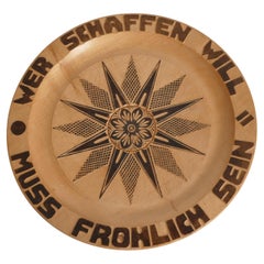 Assiette décorative sculptée à la main avec Pyrographie, Allemagne, années 1960
