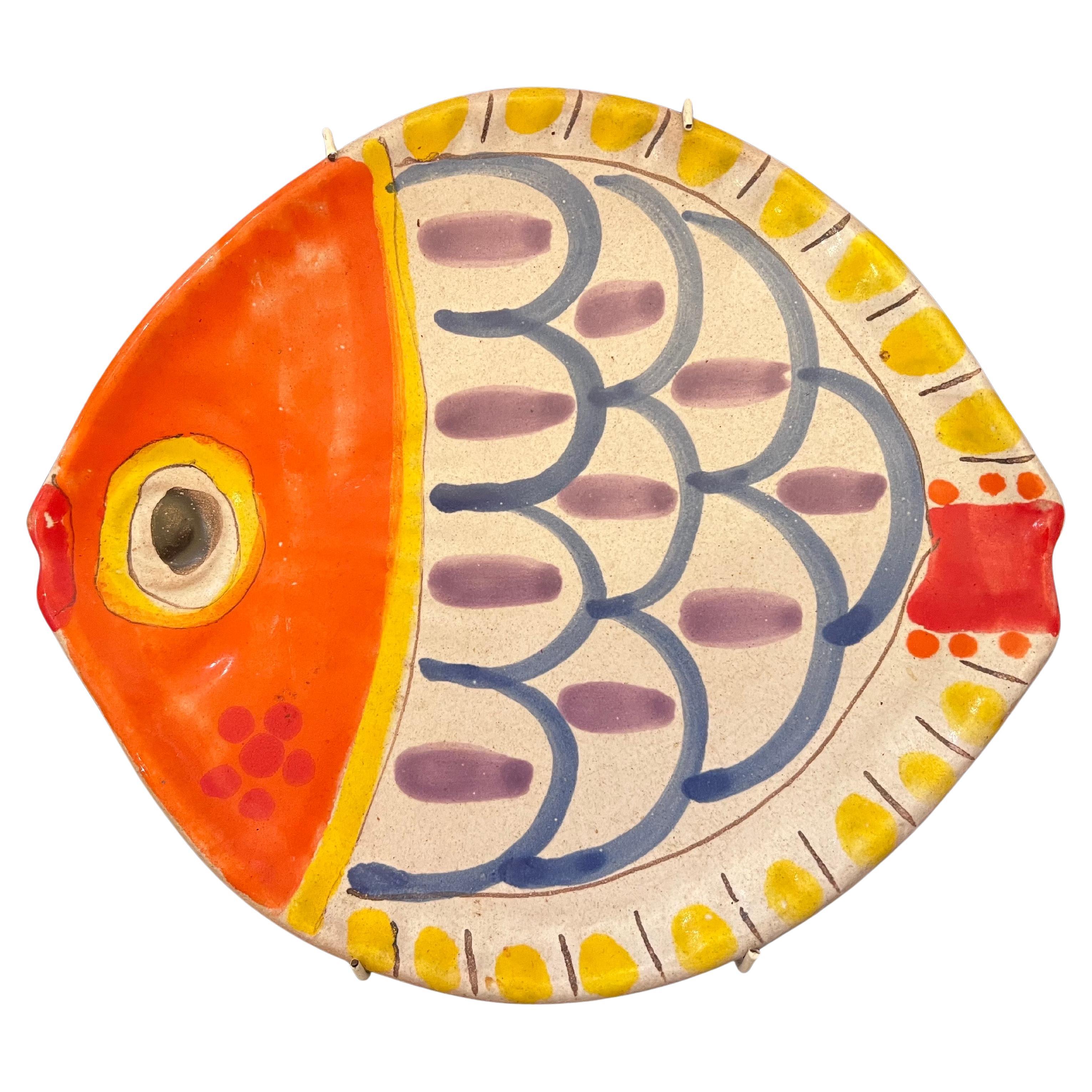 Plato decorativo de cerámica italiana pintada a mano con forma de pez de DeSimone